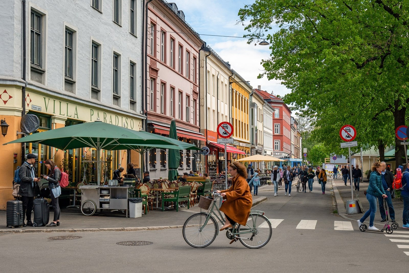 I gangavstand finner du anerkjente spisesteder som Villa Paradiso, Delicatessen og den verdenskjente kaffebaren Tim Wendelboe. Foto fra Grünerløkka. Galleribilde