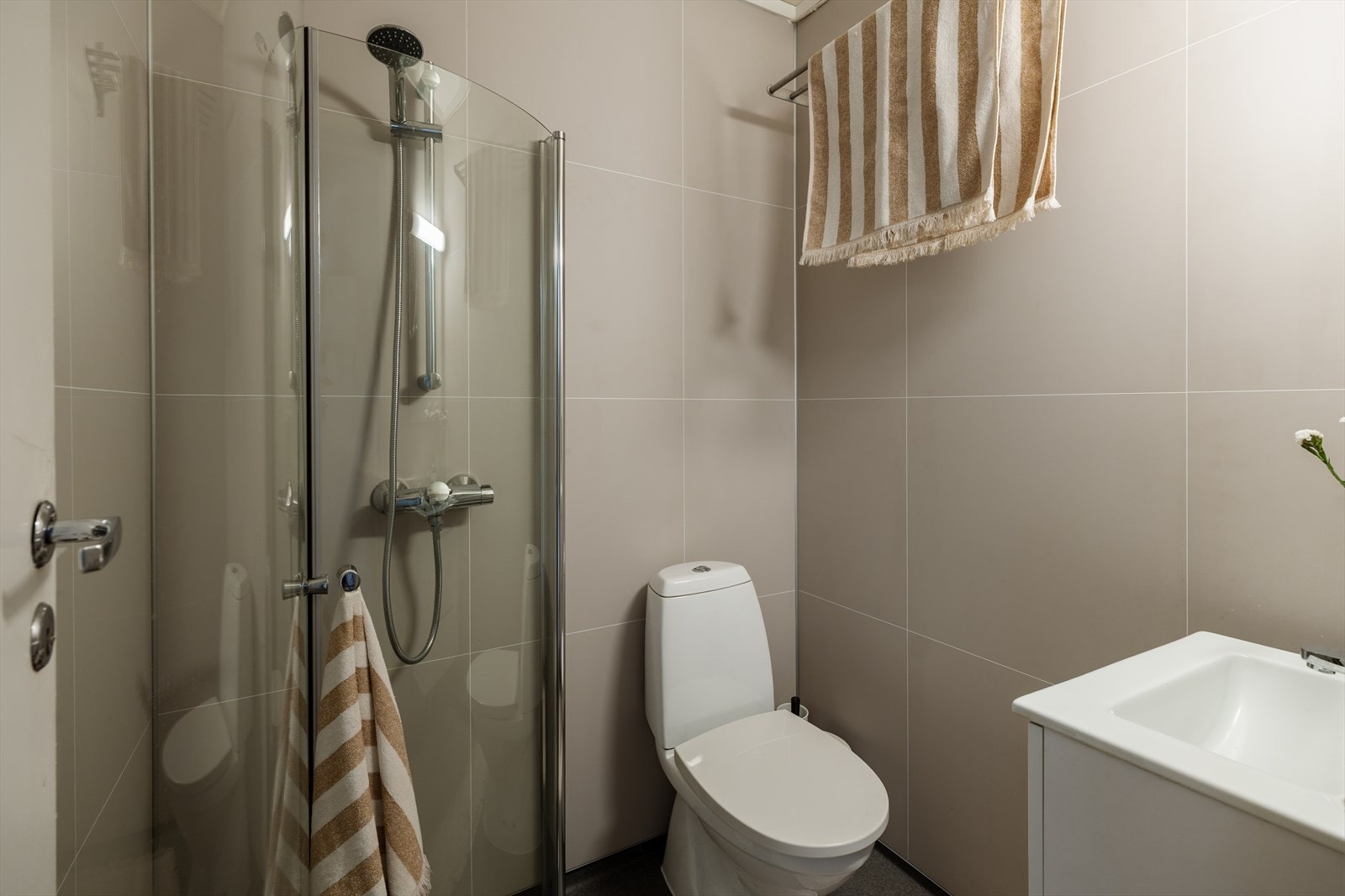 Badet ble oppgradert i 2026 og holder en enkel og funksjonell standard. Galleribilde