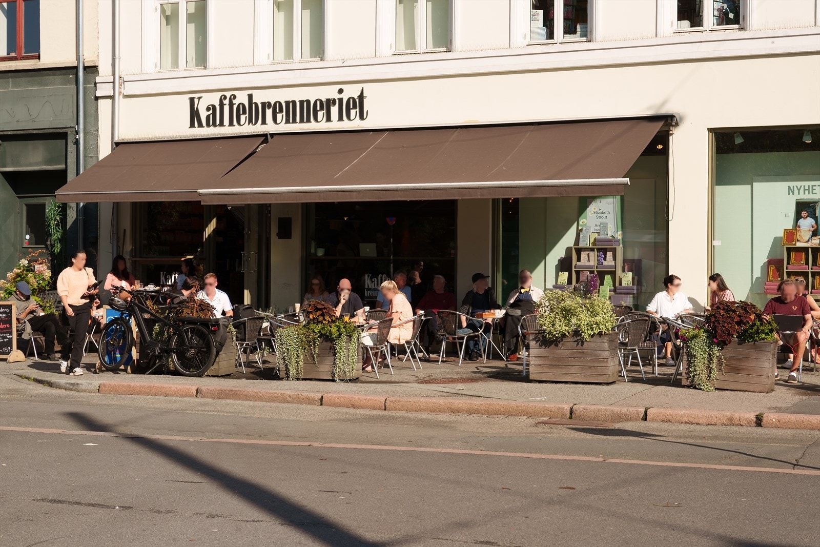 Grünerløkka byr på et pulserende byliv med et mangfold av møtesteder og serveringssteder. Galleribilde