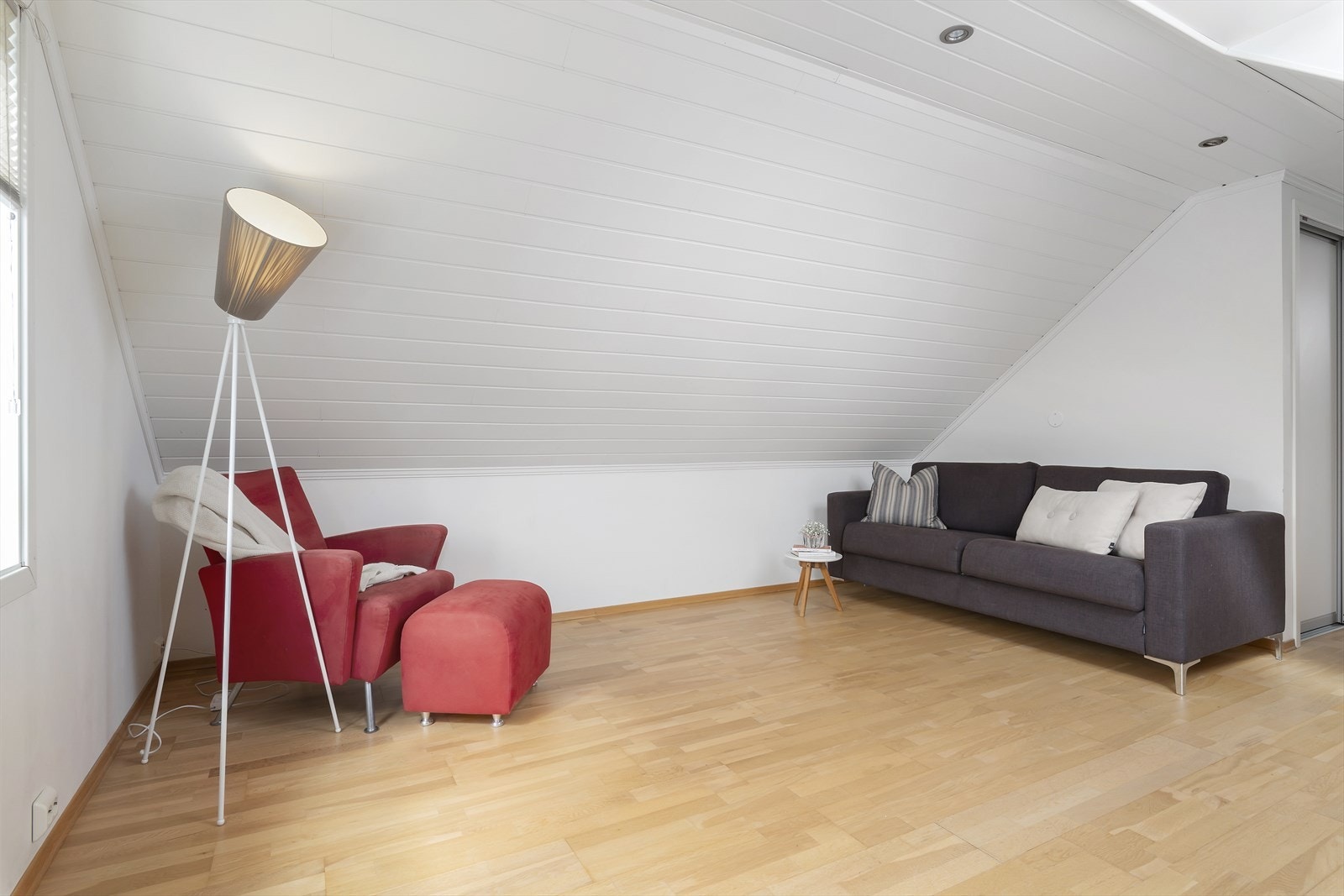 Stue med god plass til en sofa og en tv for den som ønsker det. Galleribilde