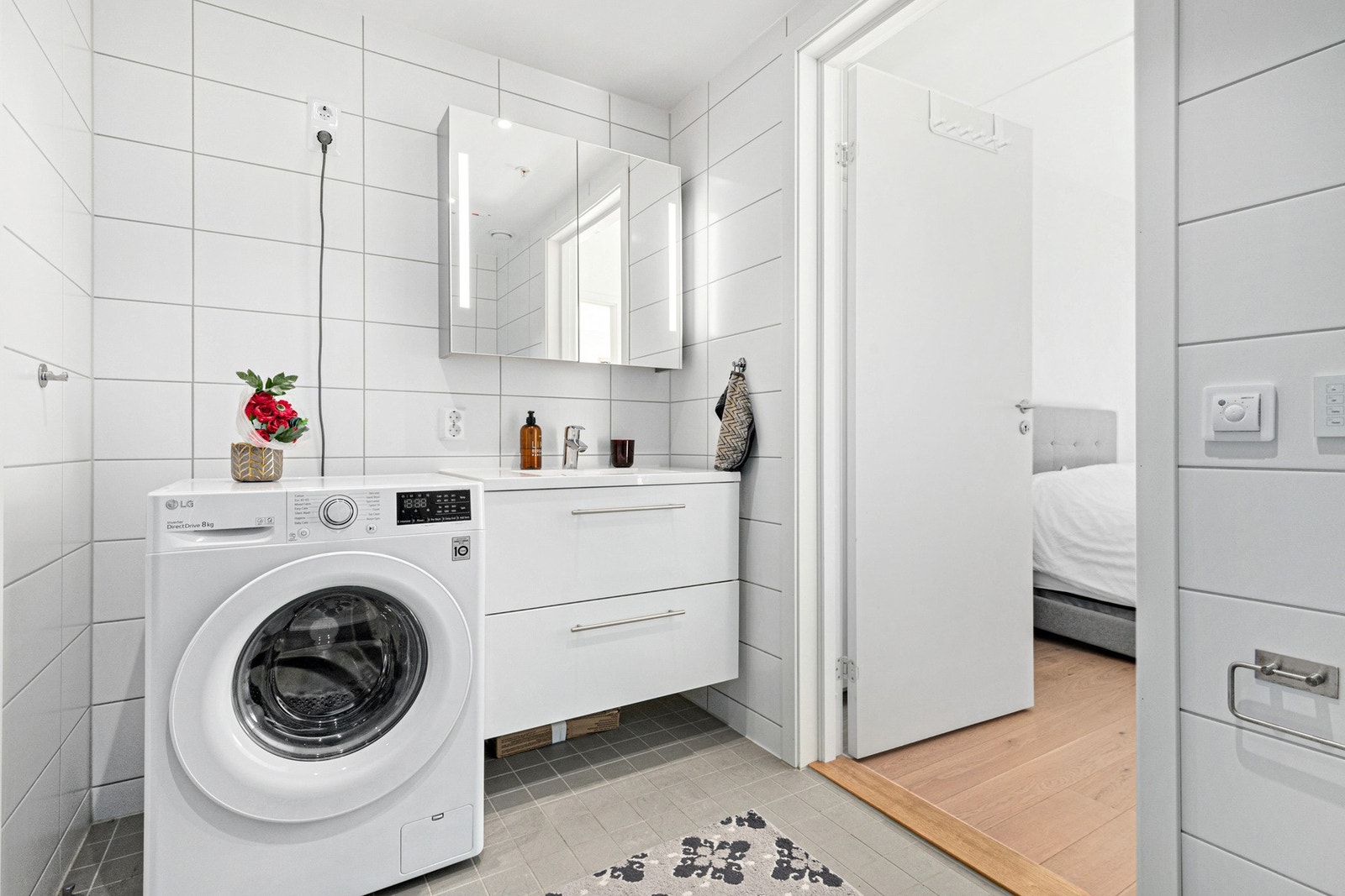 Pent flislagt bad Galleribilde