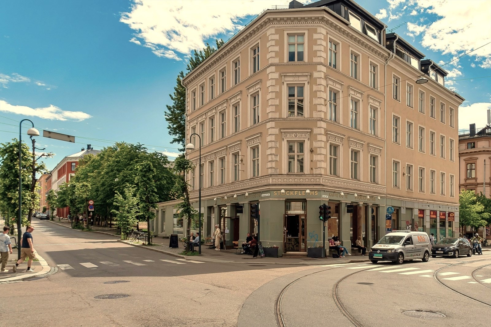I Hollenderkvartalet bor du tilbaketrukket, samtidig som det er kort vei til både byliv og badeliv med både Grünerløkka, Tøyen, Sørenga og Bjørvika innen gangavstand. Galleribilde