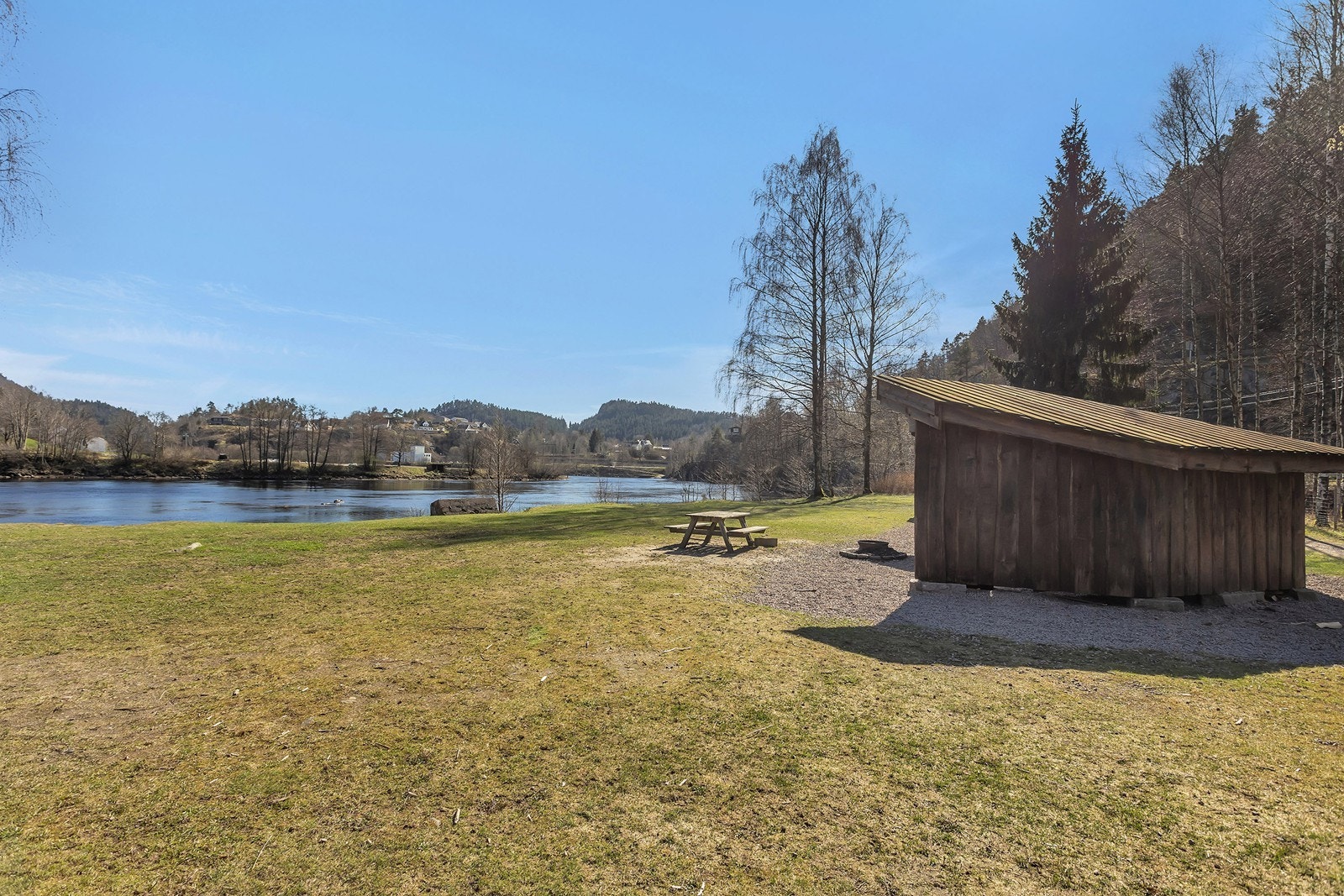 Nærhet til Otra Galleribilde