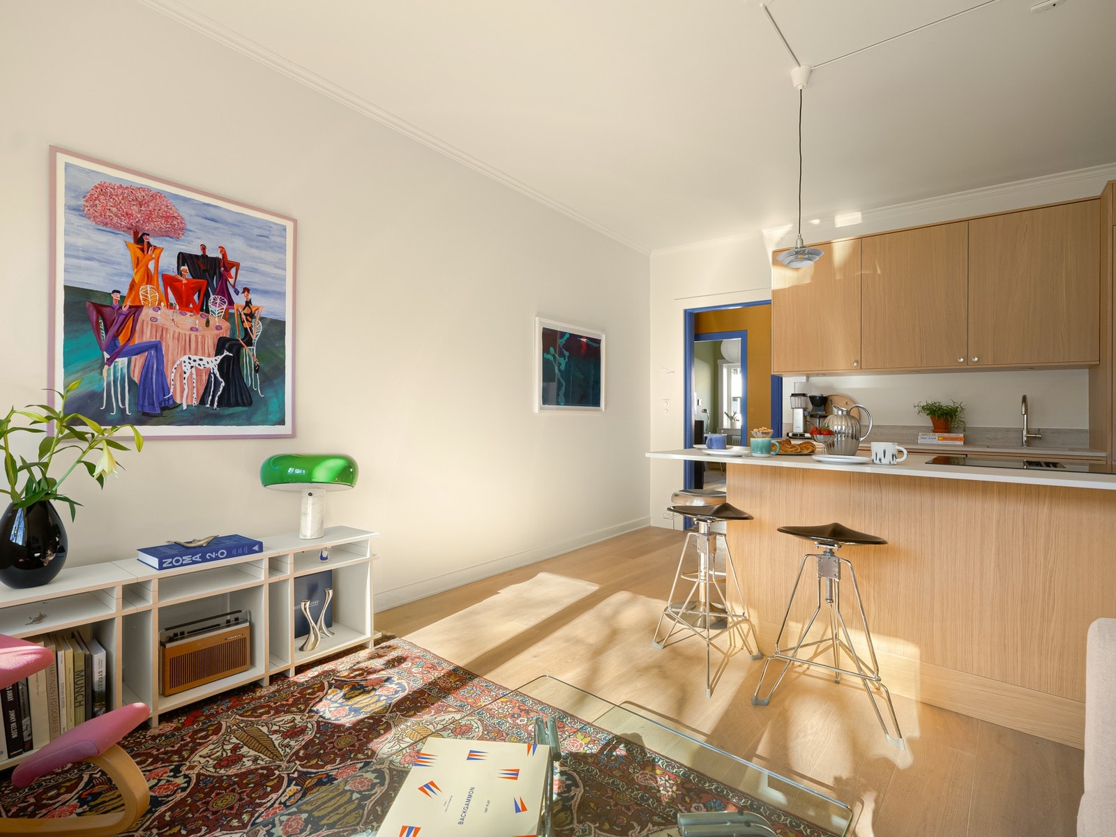 Gjennomgående for alle rommene er de fine én-stavs parkettgulvene, nye i 2019. Galleribilde