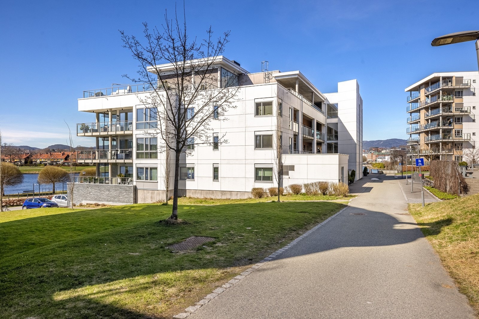 Gangveier utenfor leiligheten som tar deg til Skien sentrum og Herkules området Galleribilde