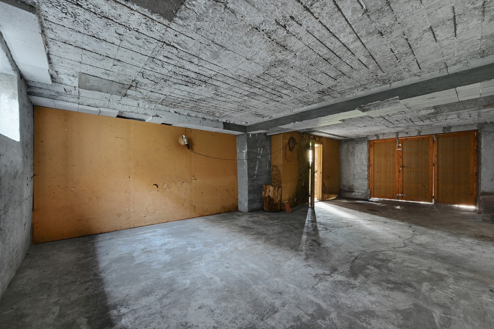 Garasje i kjeller. Galleribilde