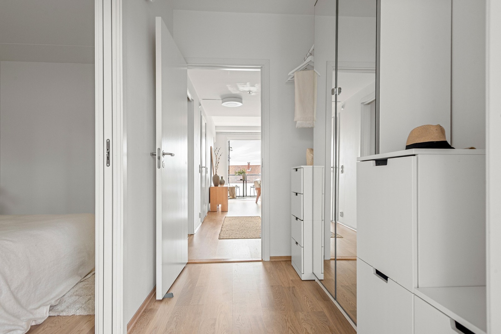 Velkommen inn - boligen byr på meget gode kvaliteter! Galleribilde