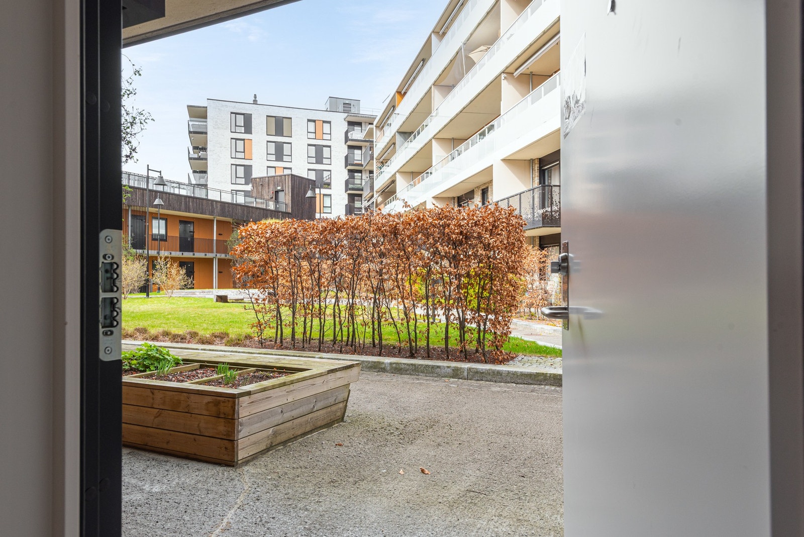 Velkommen inn - boligen ligger i 2. etasje med inngang fra avlåst tun. Galleribilde