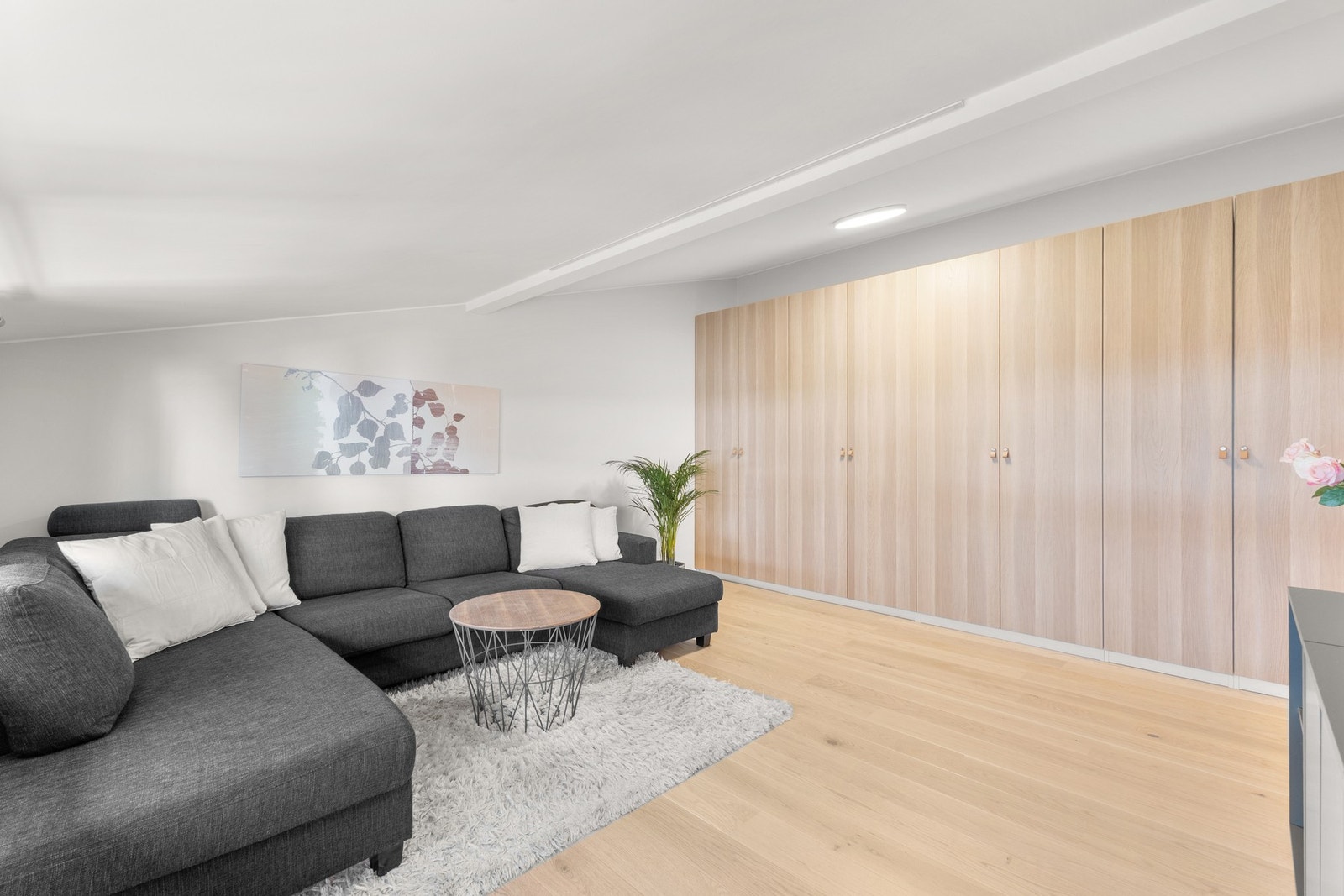 Soverom 1 | Rikelig med garderobeskap Galleribilde