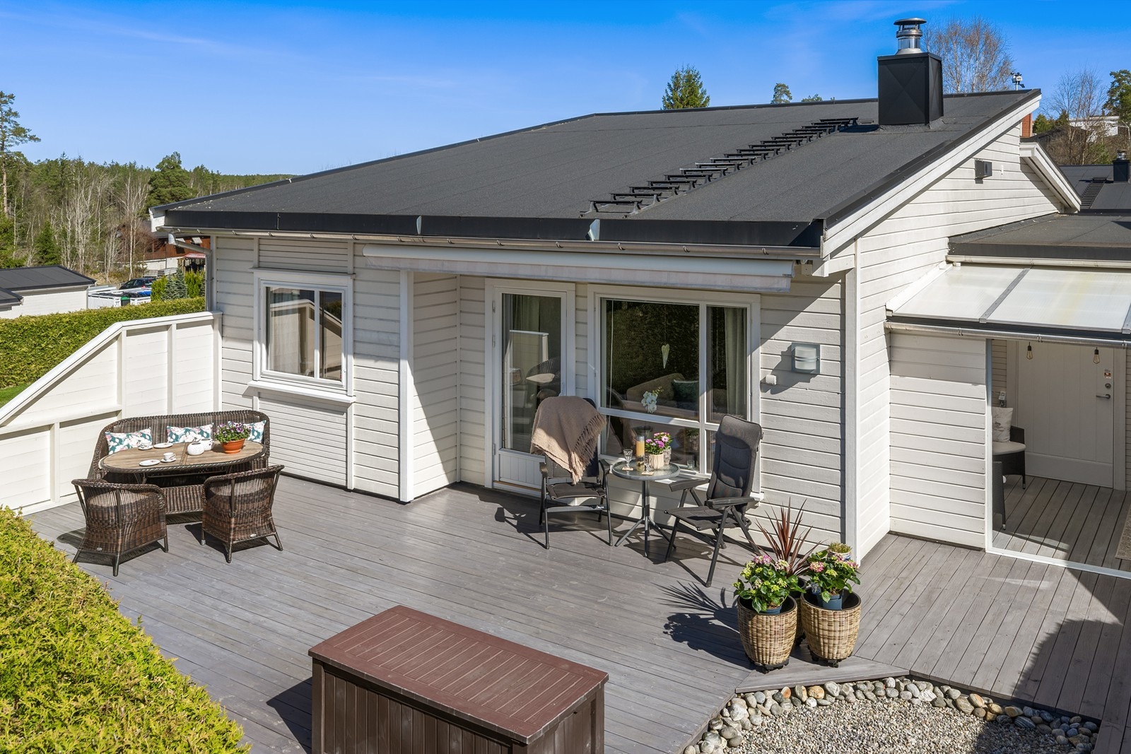 Et moderne og lettstelt kjedehus fra 2012, med alt på ett plan og en stor terrasse på ca. 39 m². Galleribilde