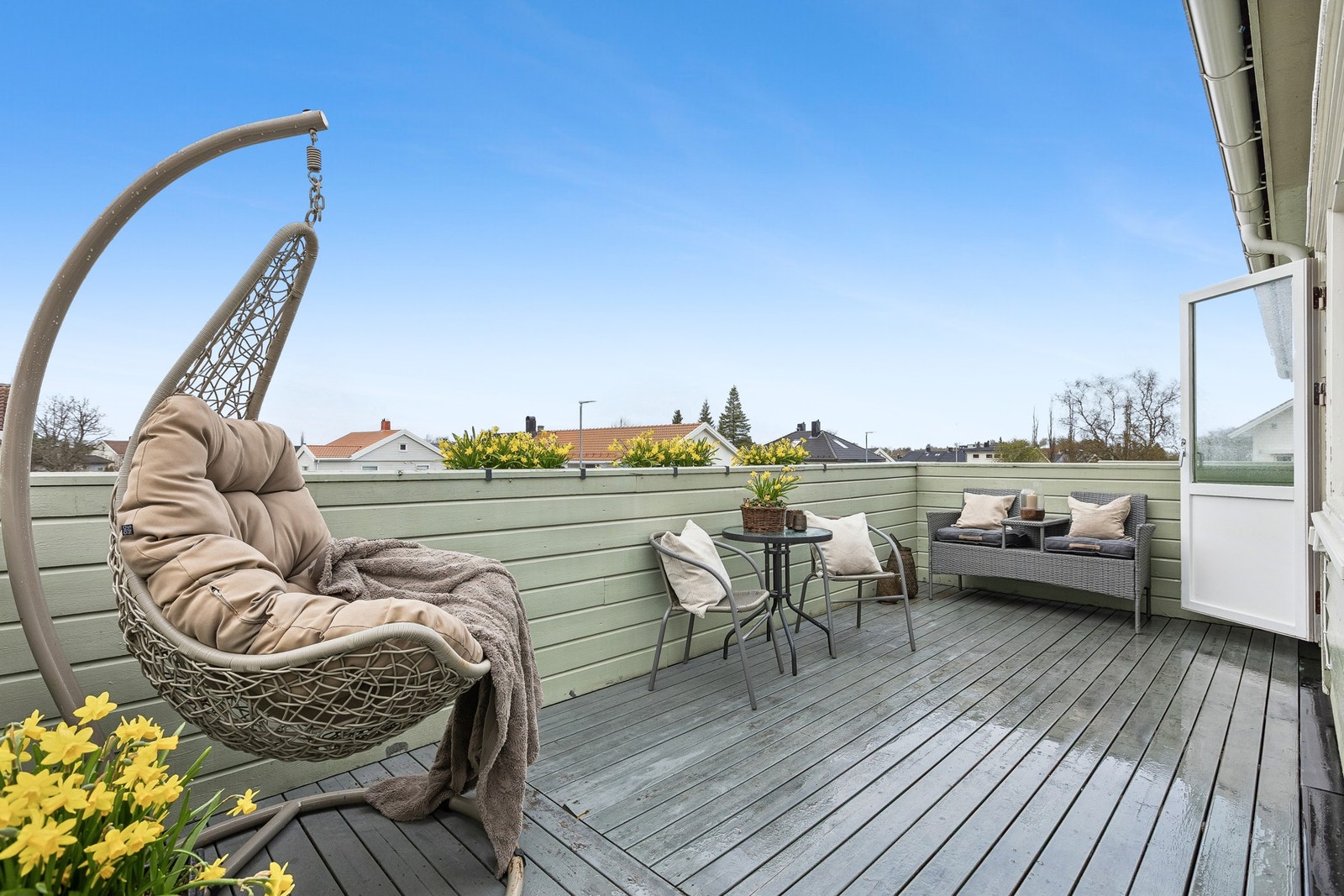 En fin forlengelse av stuen - perfekt for både avslapning og sosiale sammenkomster. Galleribilde