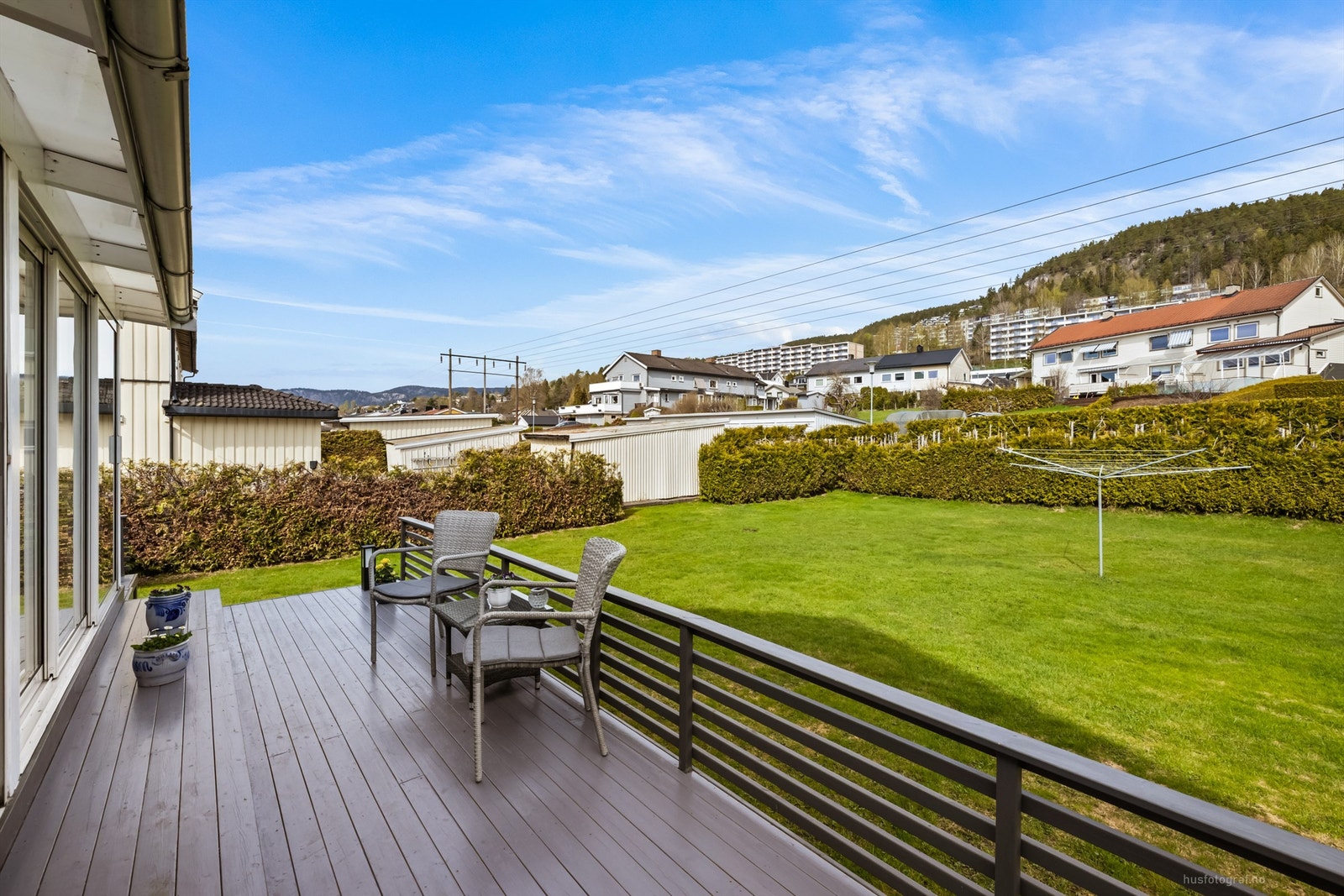 Uteplassen er delvis nord- og vestvendt, med ettermiddagssol. Galleribilde