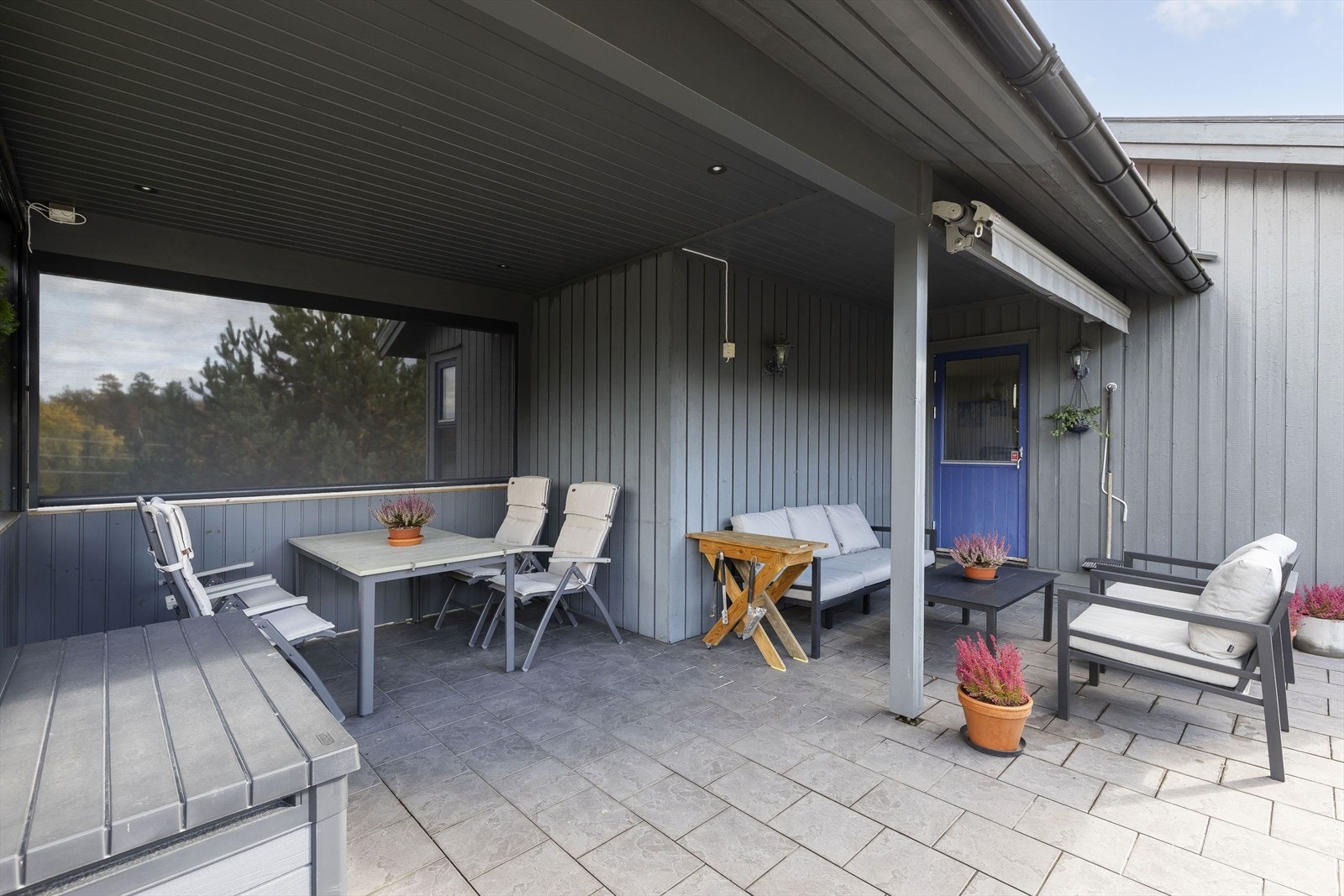 Romslig terrasse mot vest Galleribilde