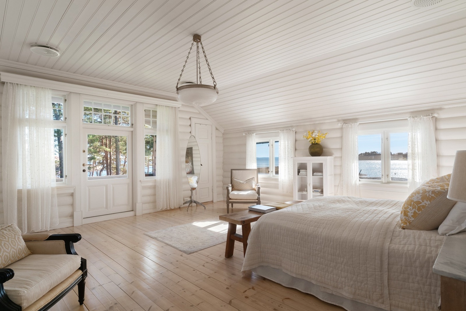 Fra hovedsoverommet er det direkte utgang til en balkong, hvor du kan nyte morgensolen i rolige omgivelser. Galleribilde