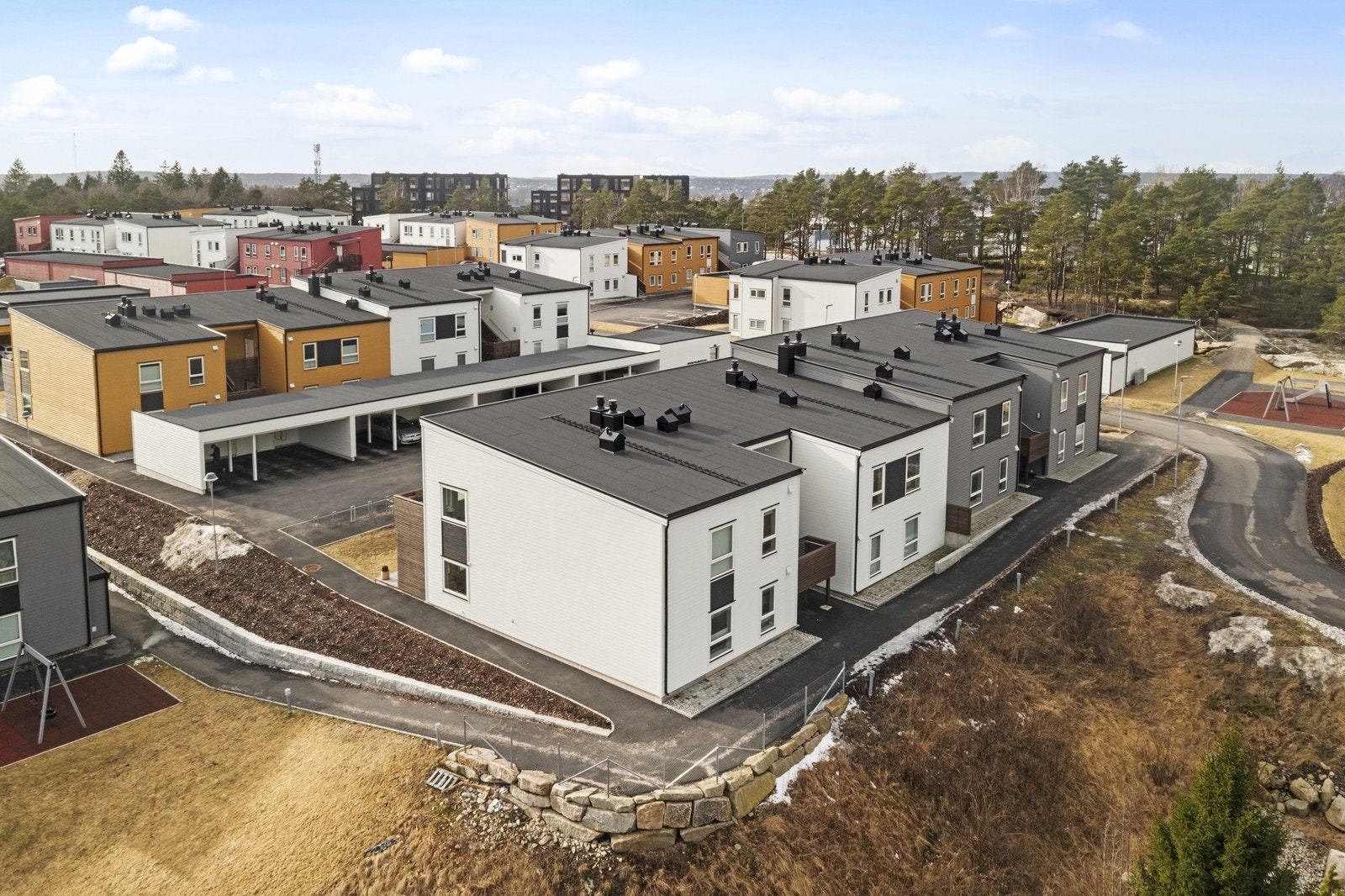 Ettermiddagene kan fylles med aktiviteter på Moenfeltet ballplass eller Begby idrettsplass. Galleribilde