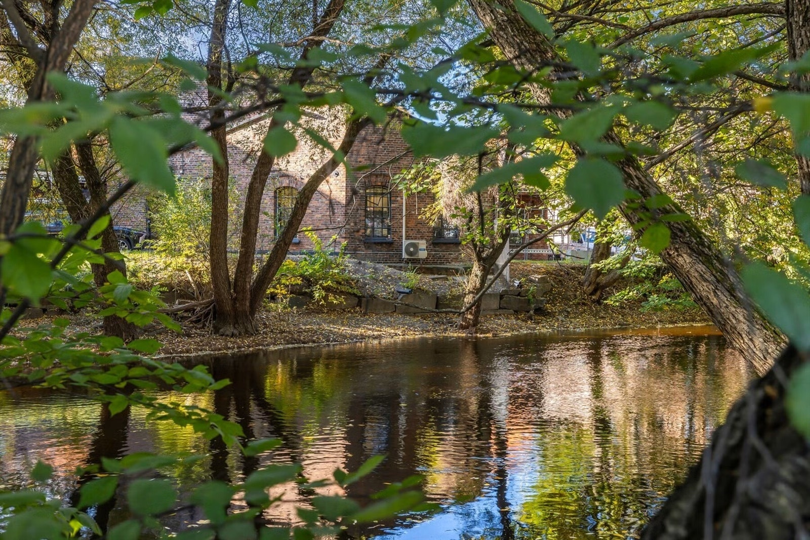 Fra leiligheten er det kort gangavstand til flere park- og rekreasjonsområder. Galleribilde