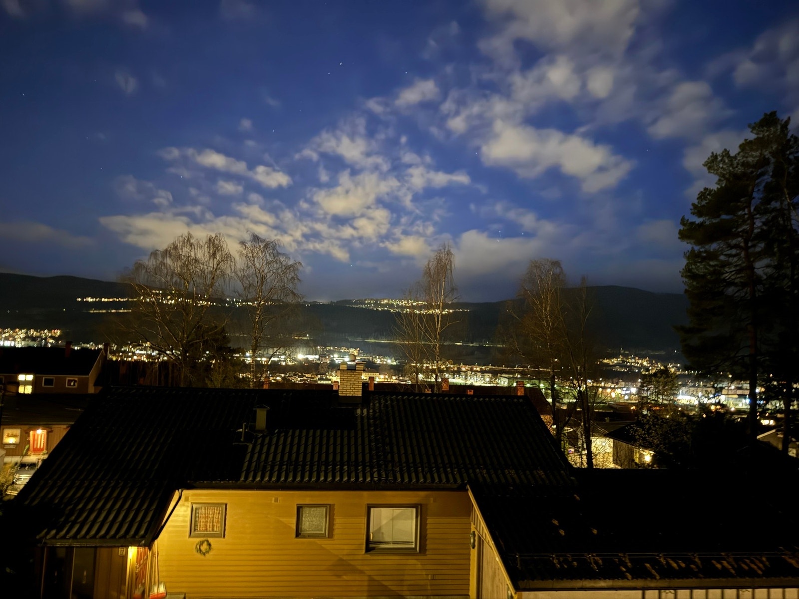 Kveldsstemning på terrassen. Galleribilde