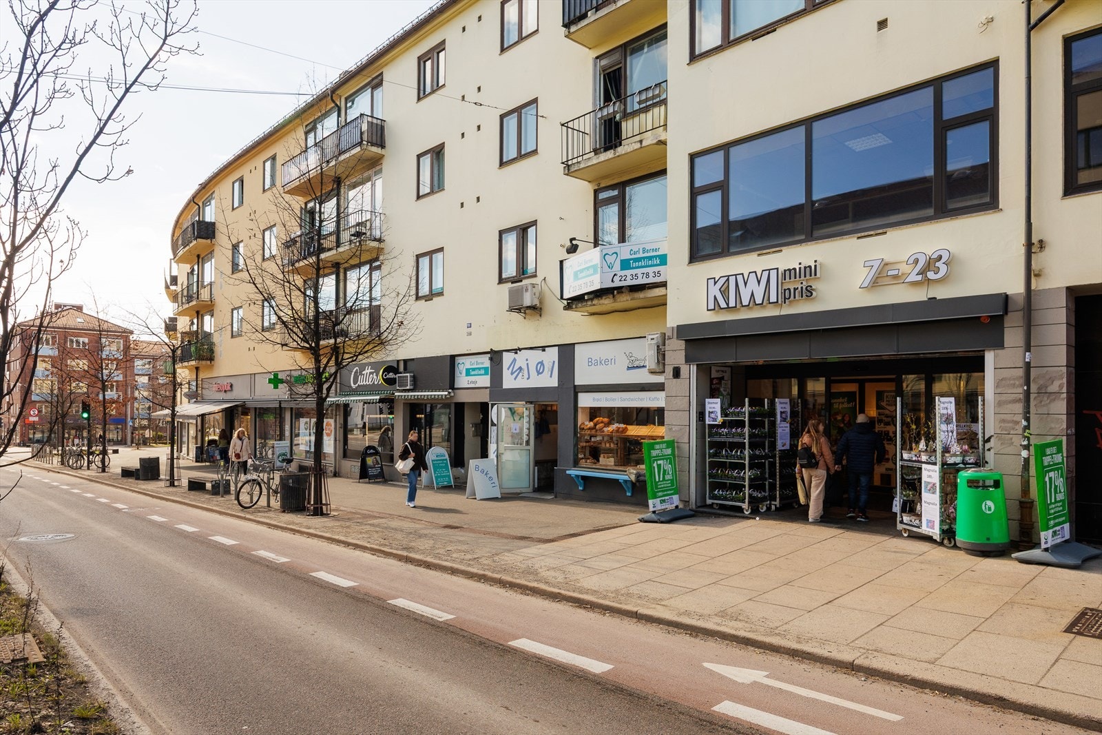Området byr på et variert utvalg butikker og servicetilbud i nærliggende gater Galleribilde