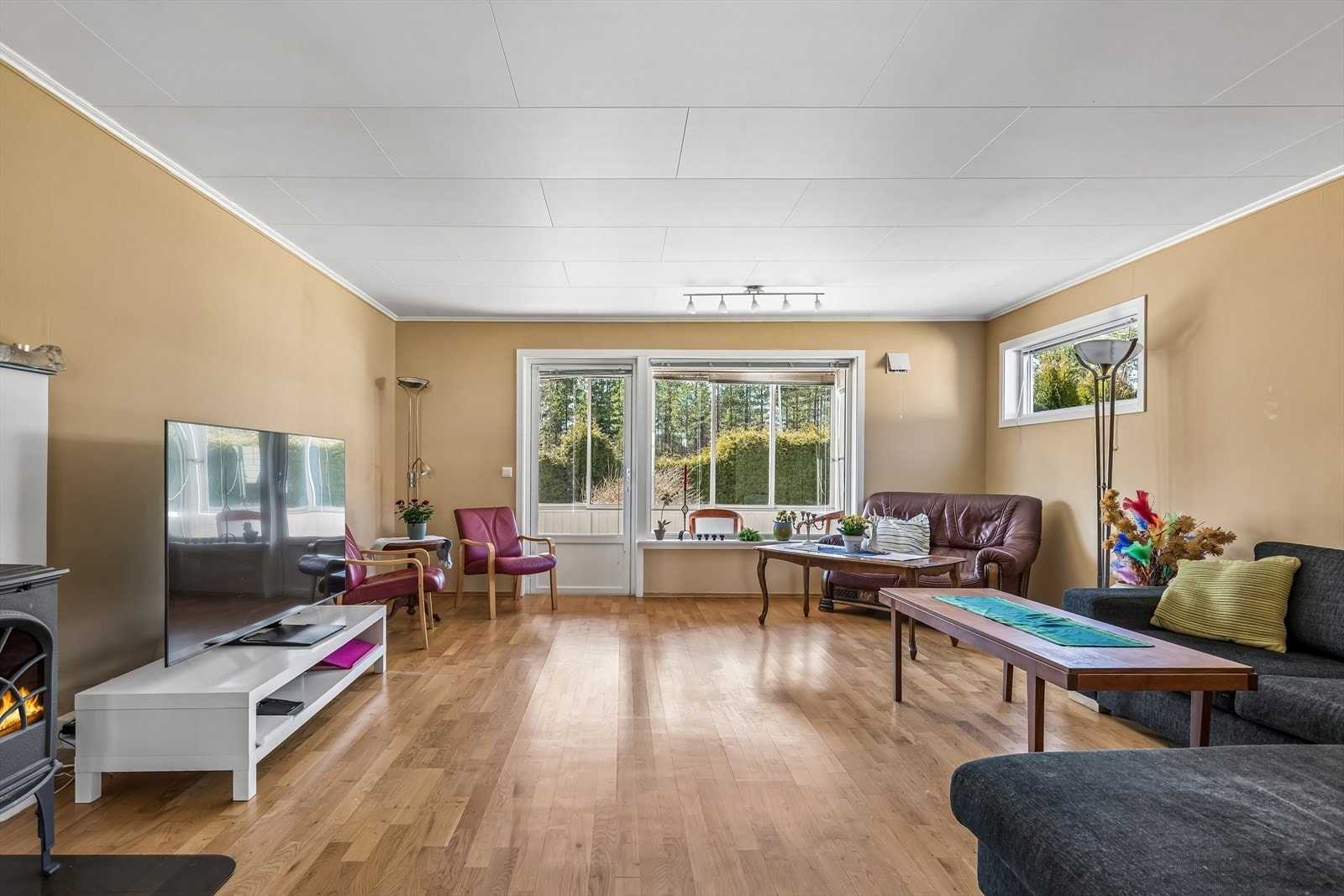 Stuen er lys og romslig, og enkel å innrede. Galleribilde