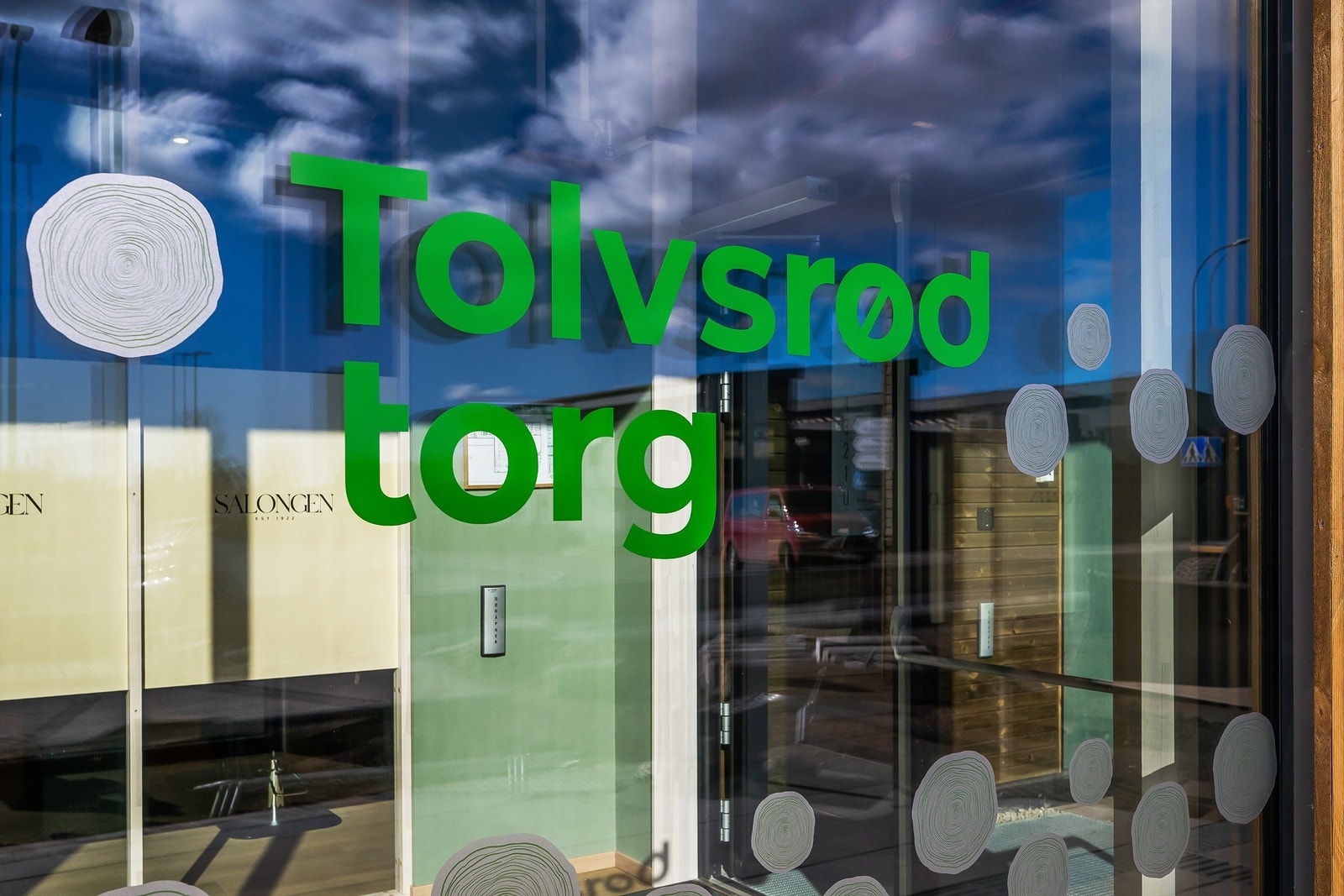 På Tolvsrød finner du et godt utvalg av forretninger og servicetilbud. Galleribilde