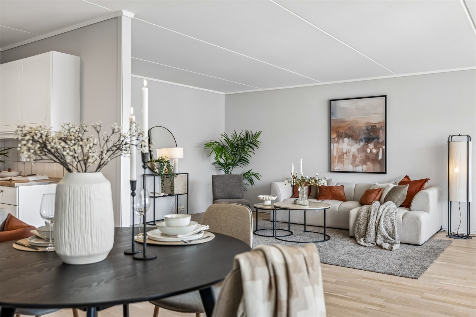 Her er det god plass til både sofagruppe og annet møblement. Galleribilde
