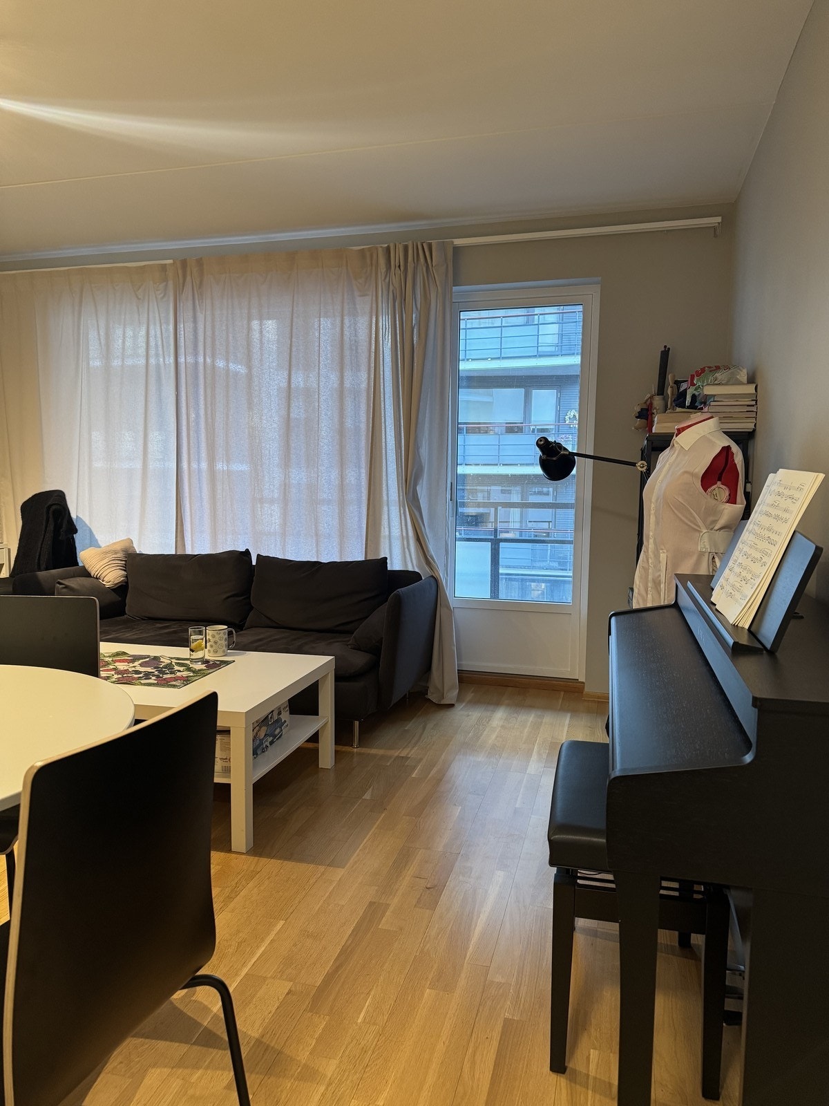 Stue med utgang til balkong Galleribilde