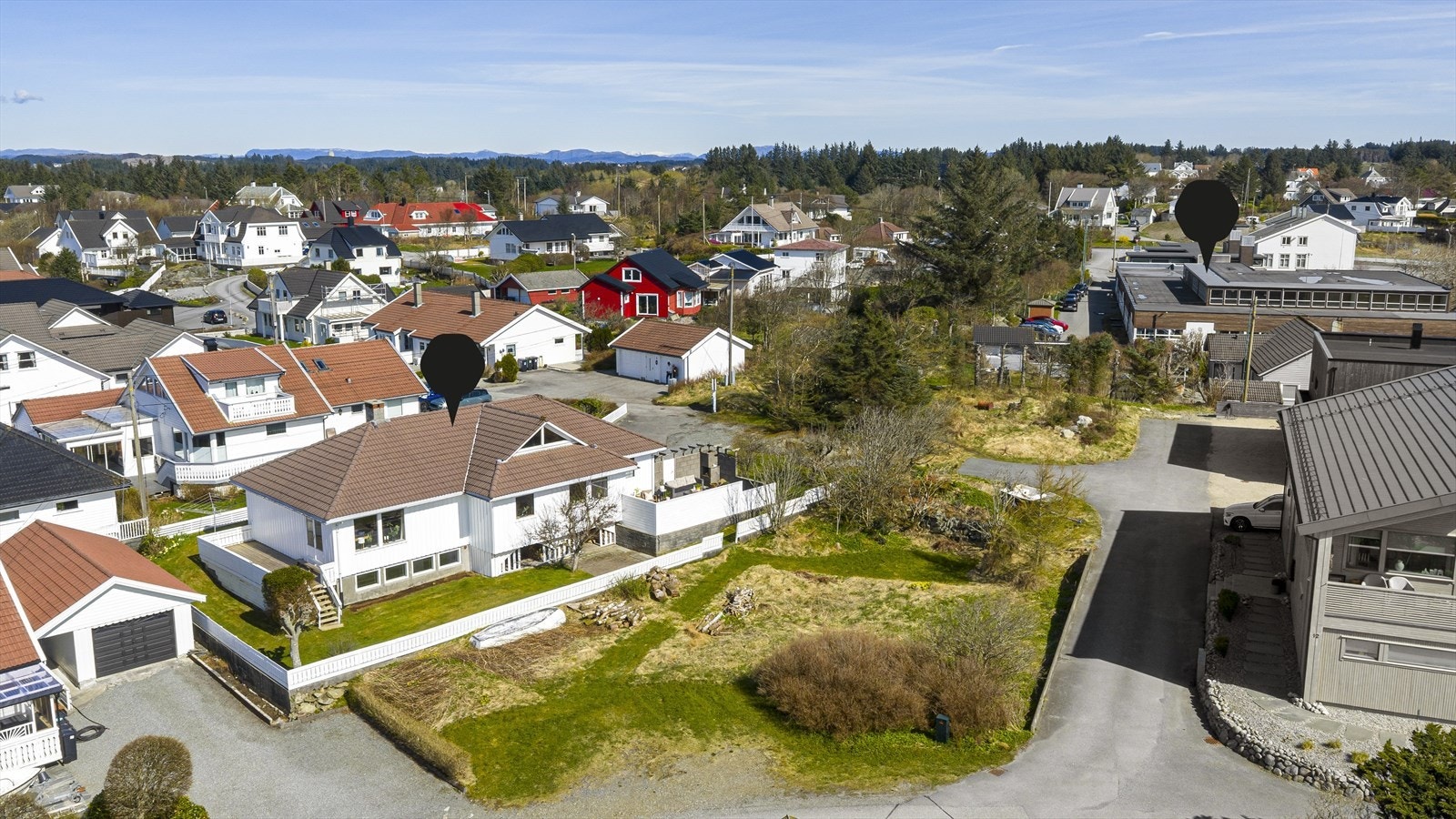 Eiendommen har en barnevennlig beliggenhet i blindvei med nærhet til både skole og barnehage Galleribilde