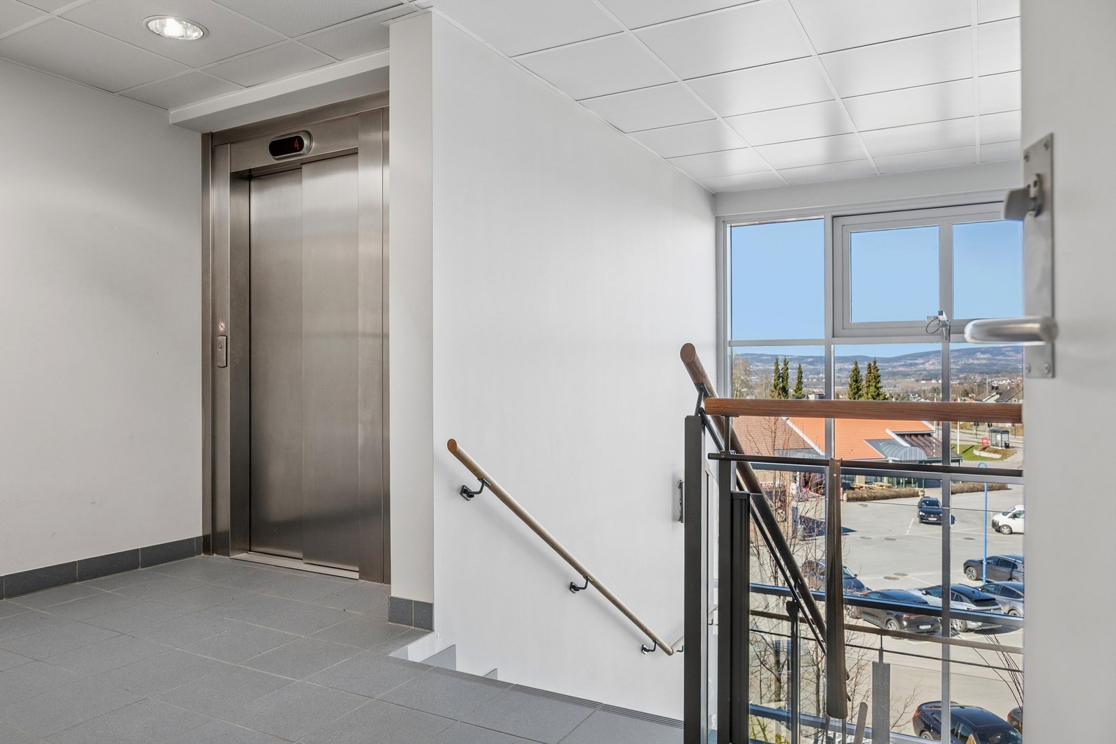 Adkomst via heis og trapperom. Galleribilde