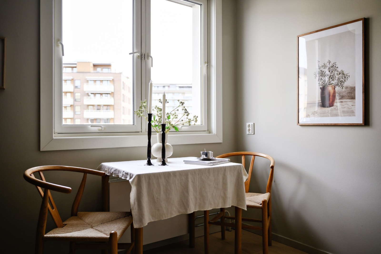 Plass til spisebord ved kjøkken. Galleribilde