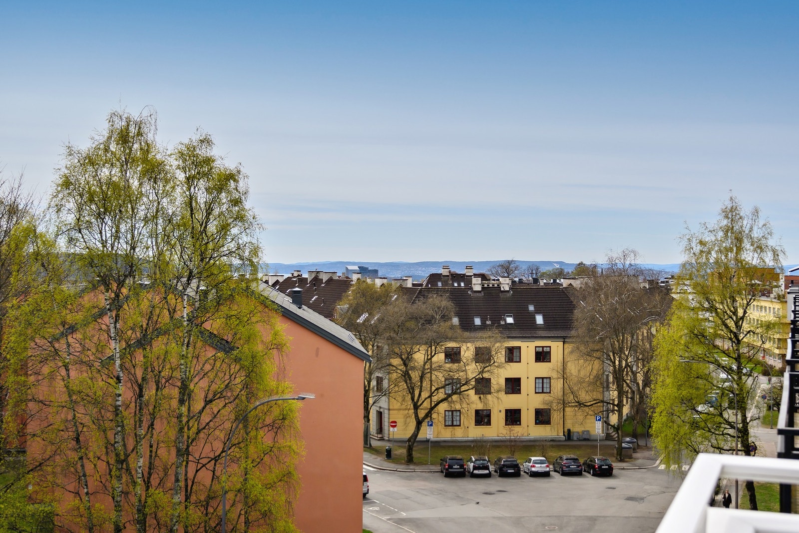 Kom på visning og opplev hvordan det er å nyte det åpne utsynet fra balkongen! Galleribilde