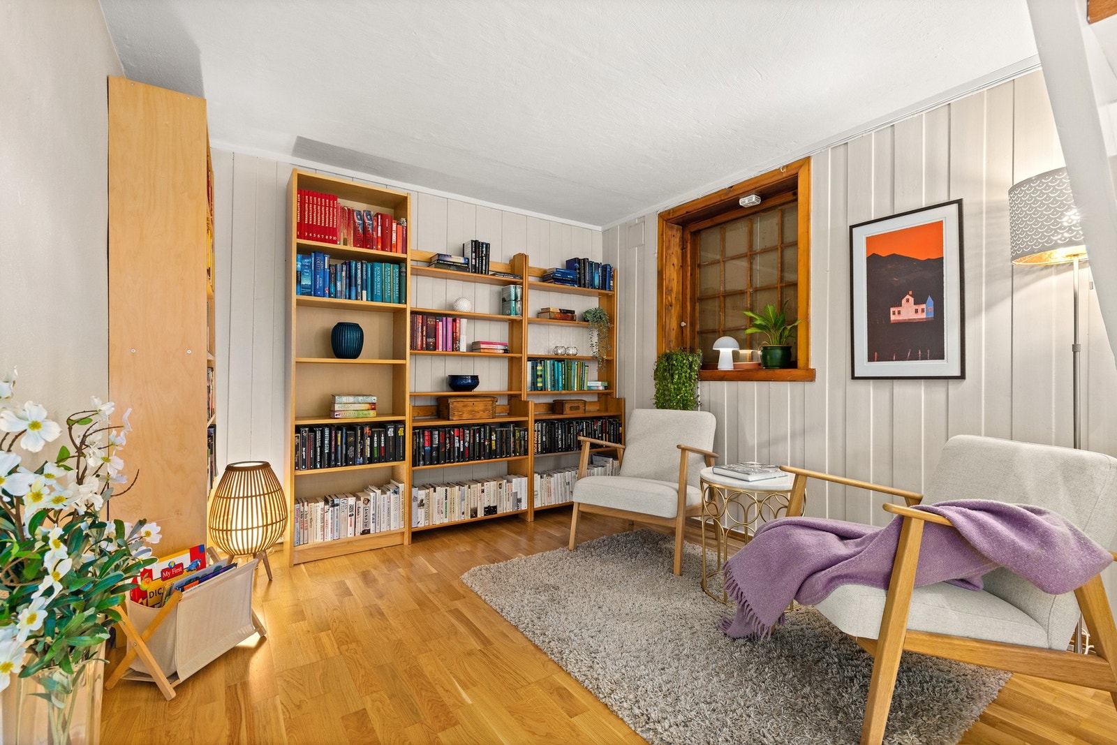 Her har du muligheten for en ekstra tv-stue, treningsrom, lekestue for barna eller en fin sone for ungdommen i huset. Rommet er ikke godkjent for varig opphold. Galleribilde