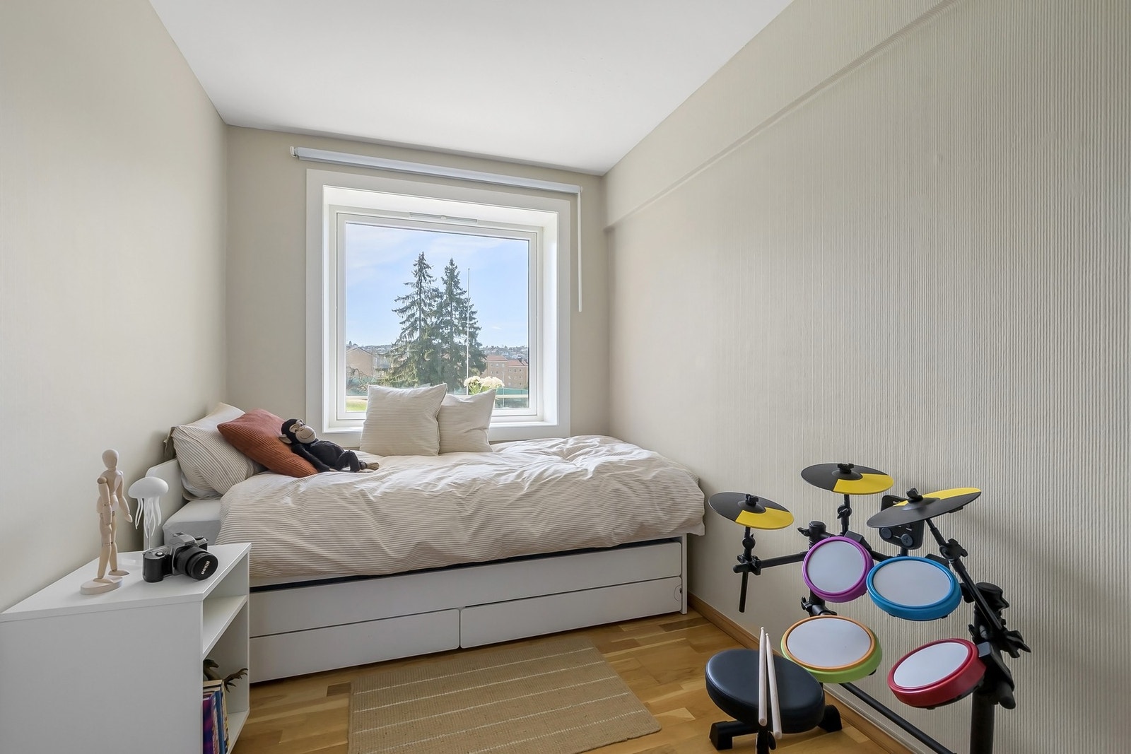 De to minste soverommene vender mot bakgården. Galleribilde