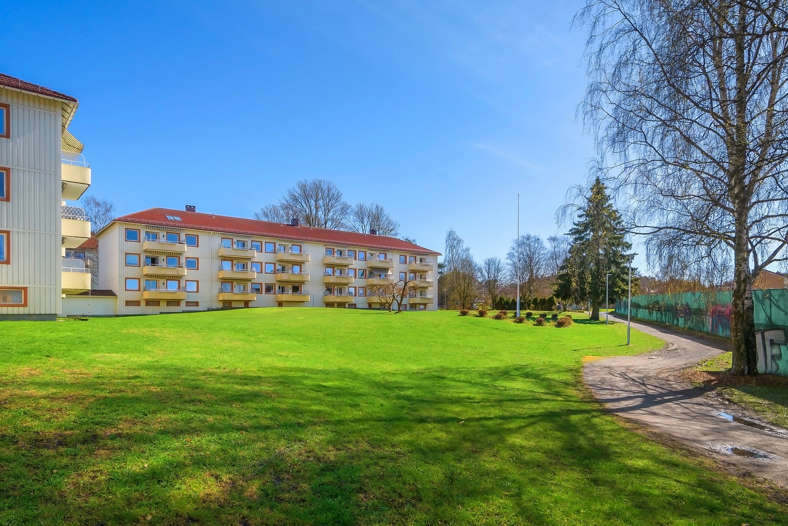 Dette er et veldrevet, ettertraktet og hyggelig borettslag med 282 leiligheter. Galleribilde