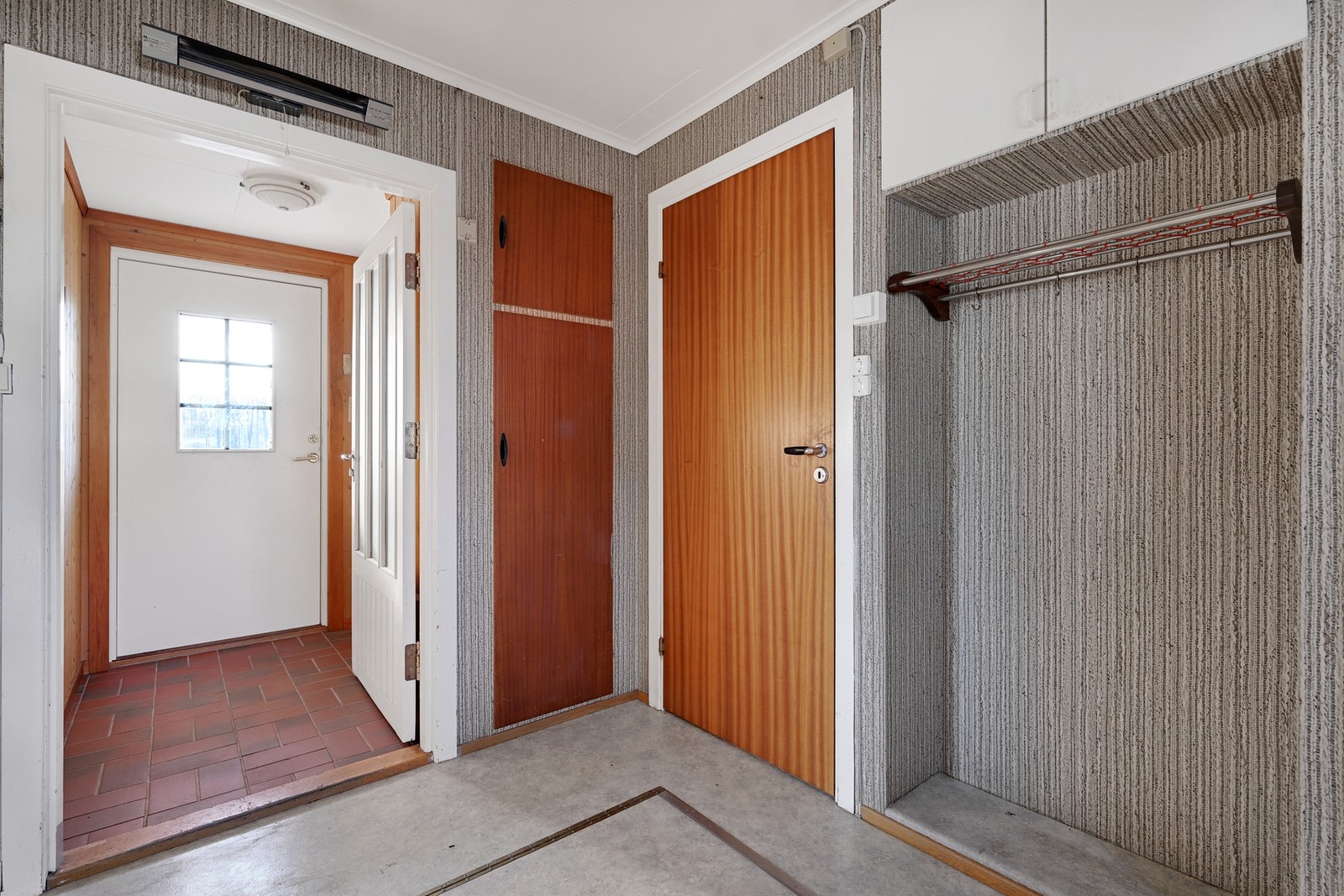 Her ser vi vindfanget og entreen hvor det er plass for garderobe Galleribilde