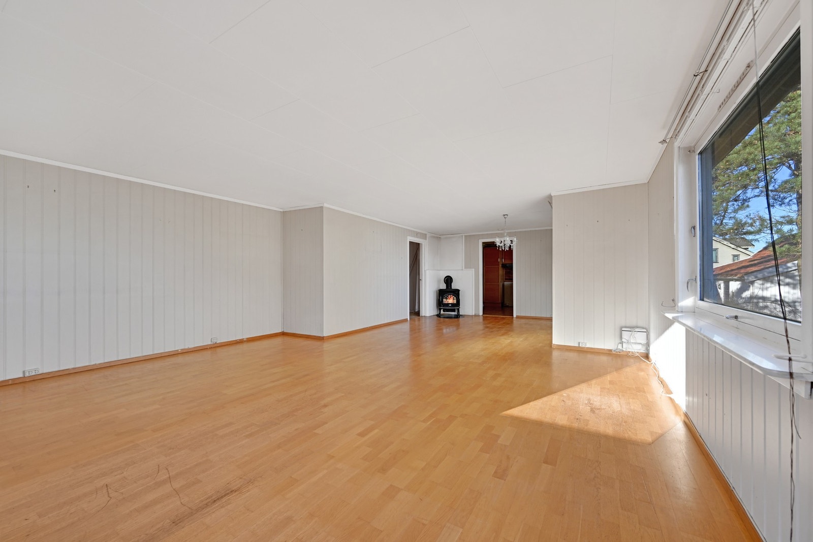 God plass for både sofa, lenestoler og spisestue Galleribilde