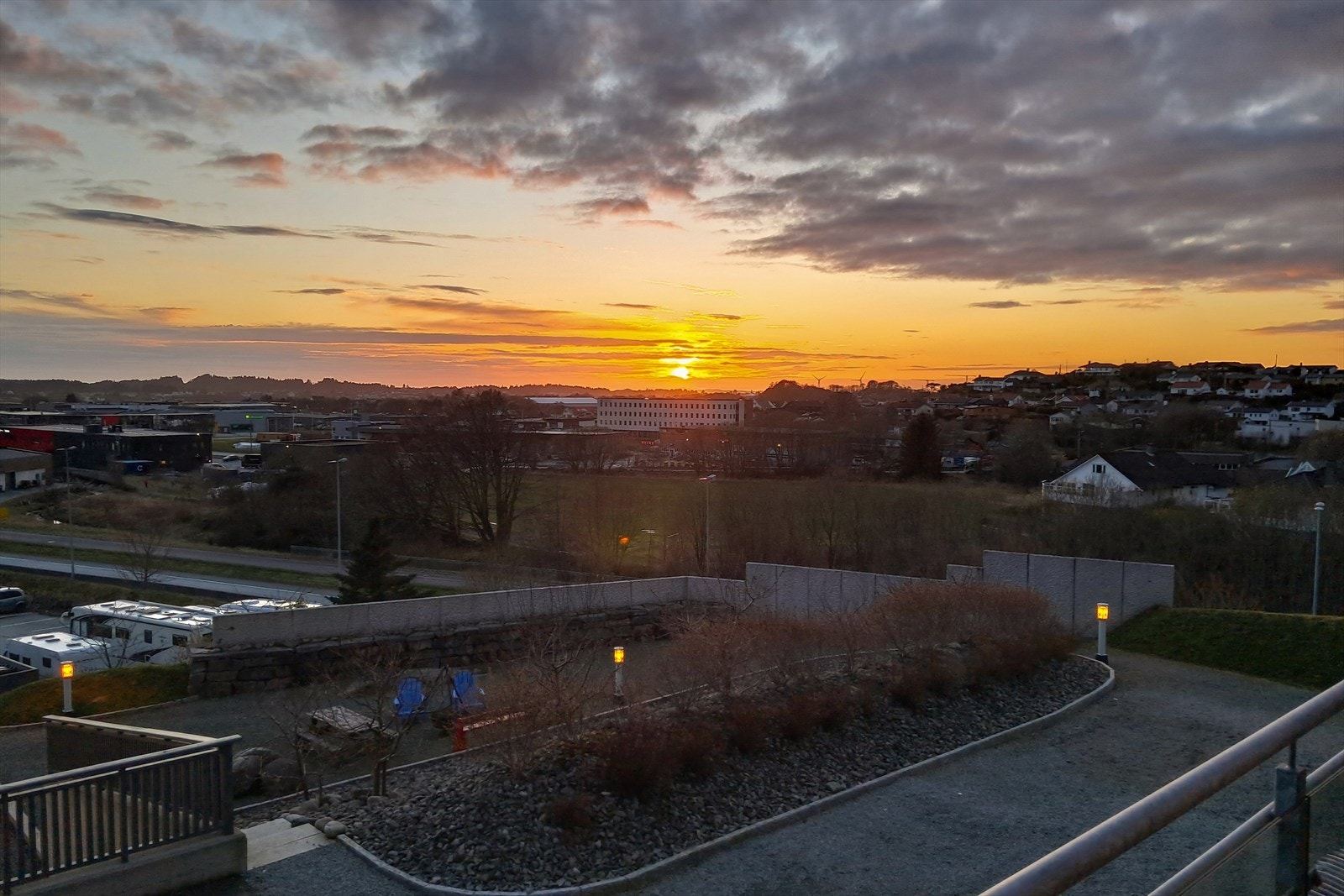Fra leiligheten har du utsyn til de vakre solnedgangene i Haugesund Galleribilde