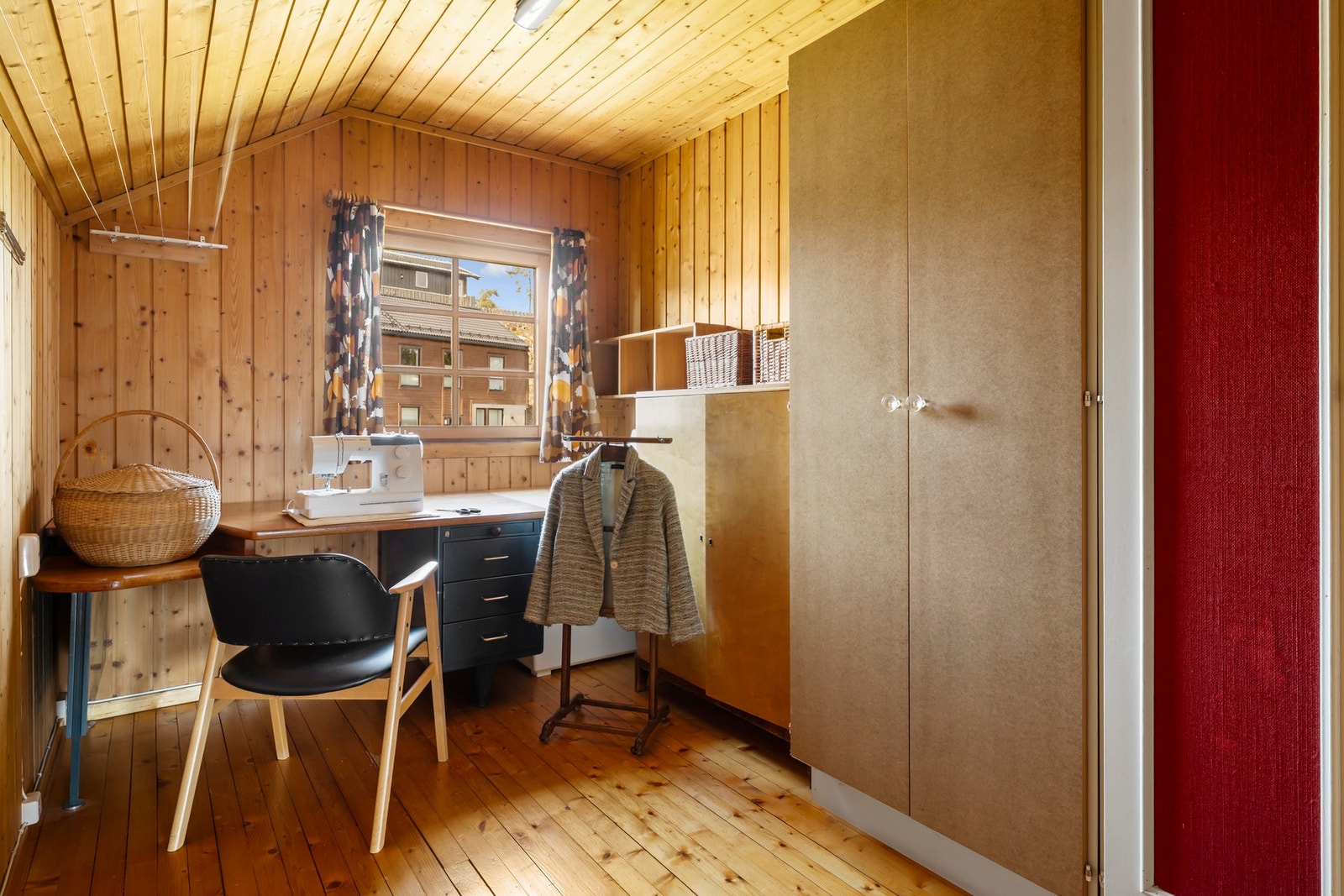 Passer perfekt som soverom, hjemmekontor eller gjesterom. Galleribilde
