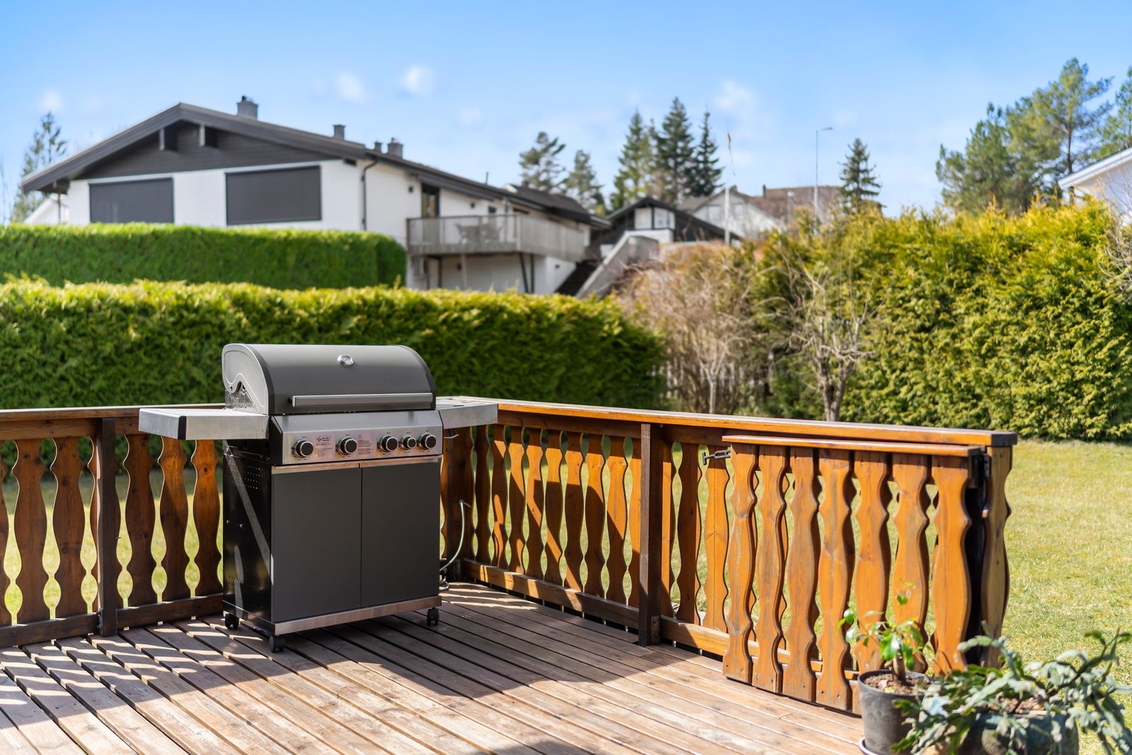 Her er det god plass til grill, som legger til rette for en perfekt sommer middag. Galleribilde