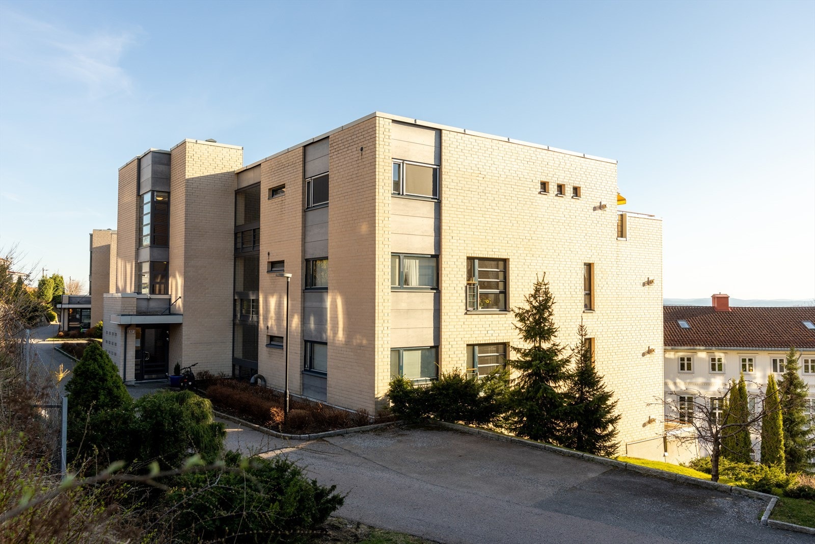 Moderne bygg fra 2002. Galleribilde