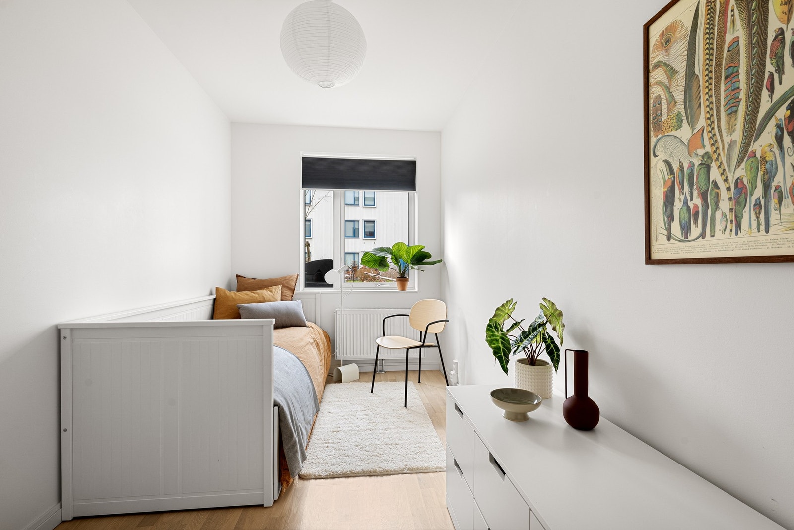Soverom II egner seg perfekt som barnerom, gjesterom eller hjemmekontor, og har plass til både seng og garderobeløsning. Galleribilde