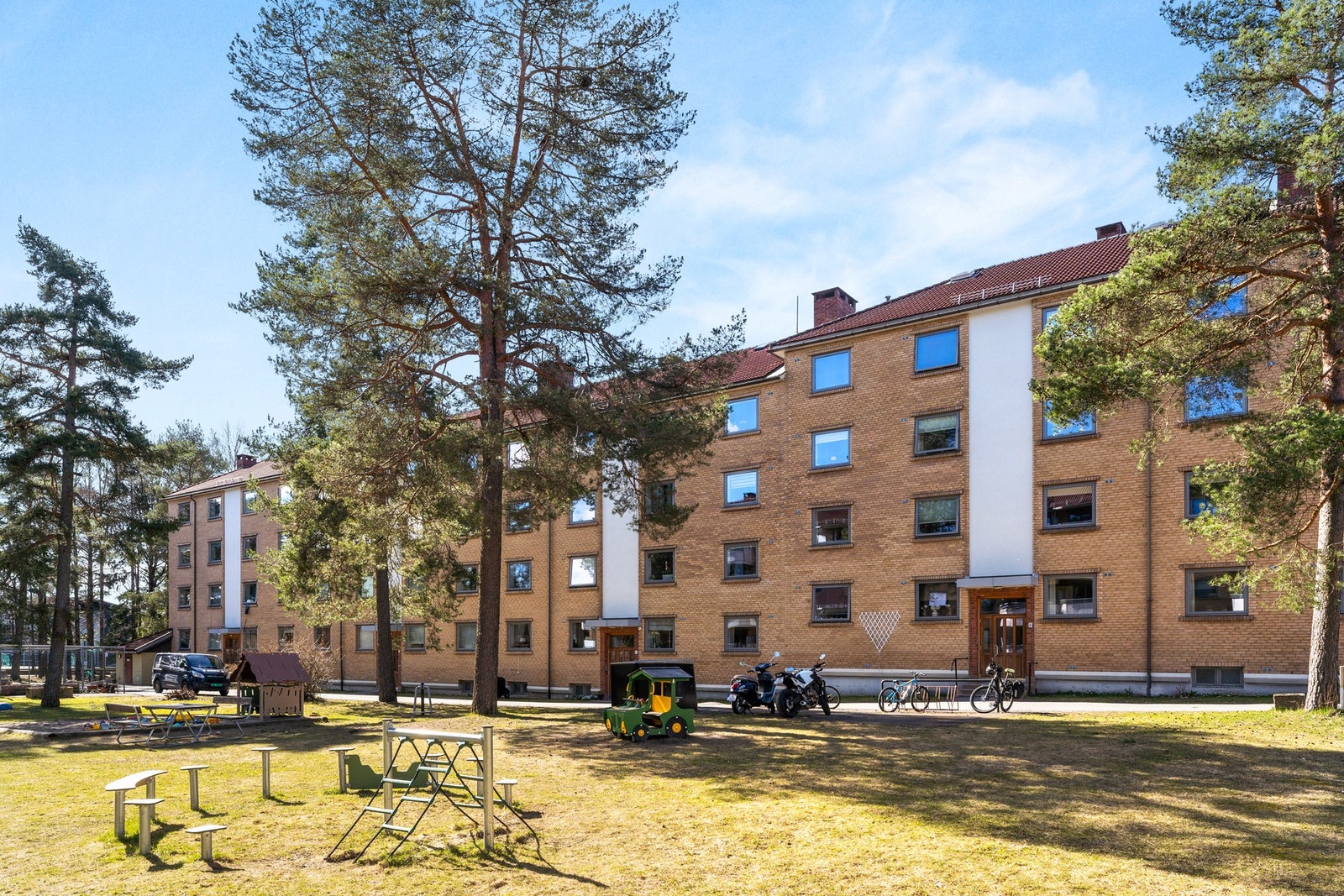 Til barnas store glede er det lekeplass i nærområdet. Galleribilde