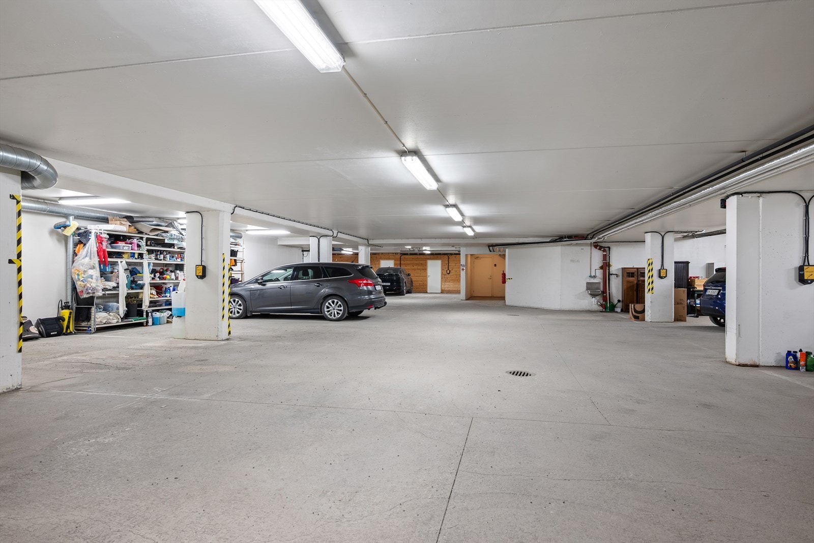 Egen parkeringsplass i parkeringskjeller. Galleribilde