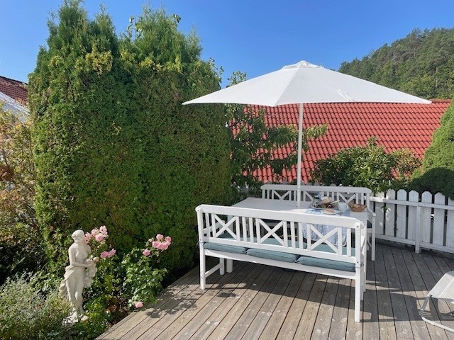 To solrike uteområder gir deg valgfriheten gjennom hele dagen - morgenkaffen på den ene terrassen, kveldssolen på den andre. ( Privat foto) Galleribilde
