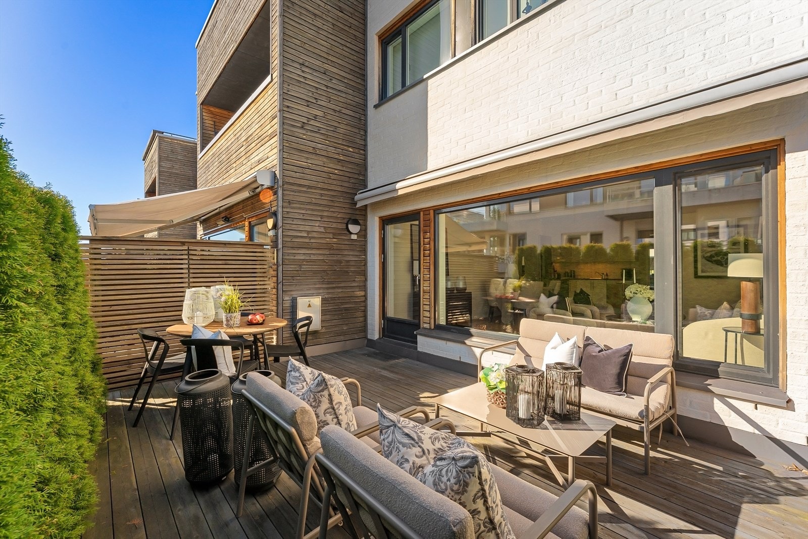 Privat tomt 31 m² med bl.a. sydvestvendt, solrik markterrasse 18 m² Galleribilde