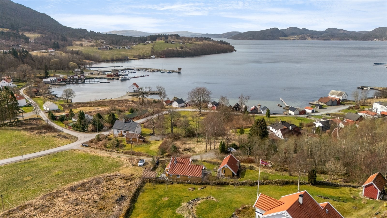 Flott og idyllisk eiendom som bør sees. Velkommen til visning! Galleribilde