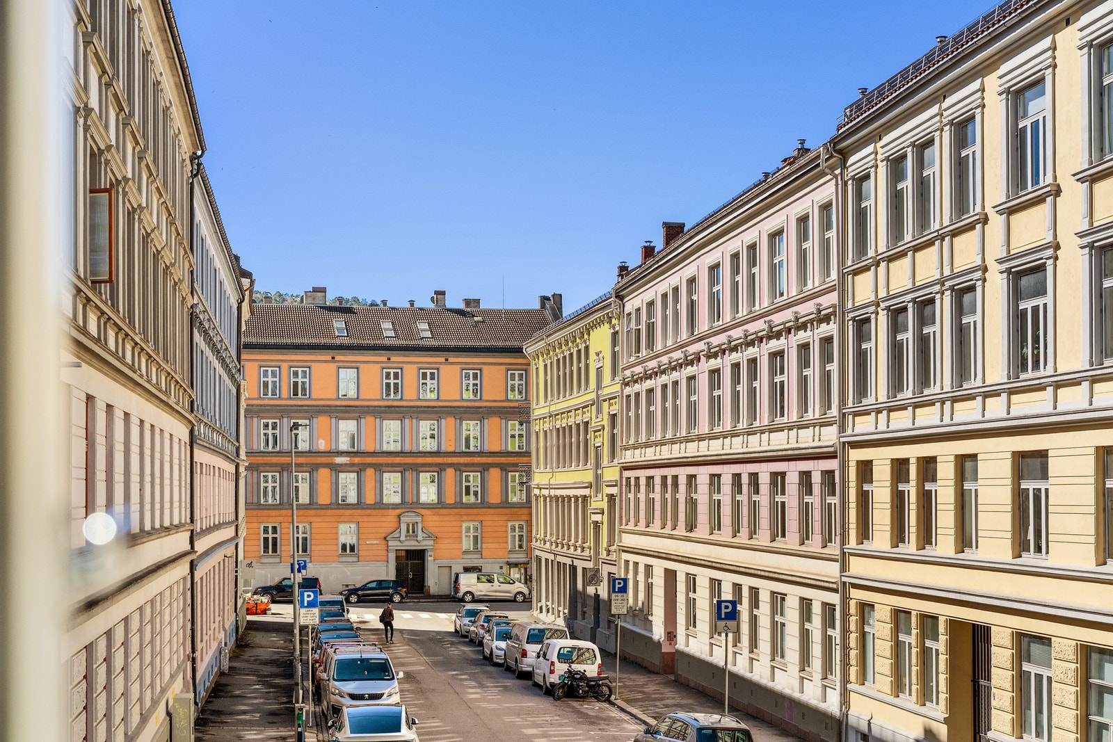 Her vil du bo ettertraktet og sentralt til, med velholdt bebyggelse og et levende nærmiljø. Galleribilde