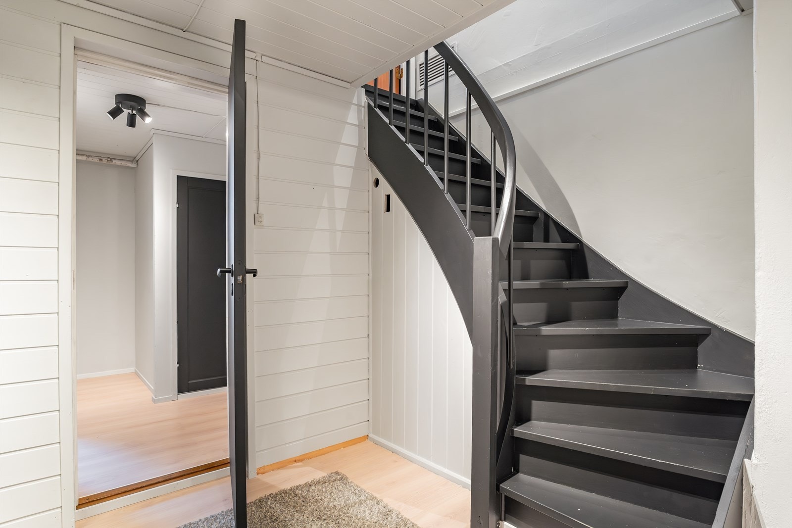 Gang i kjeller. Galleribilde
