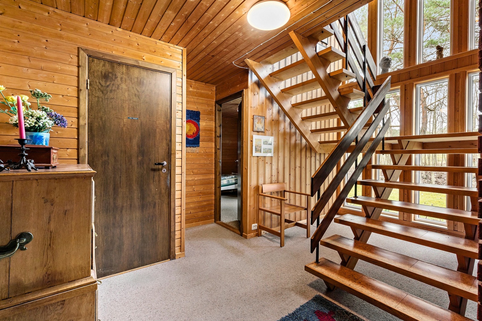 Sokkelen inneholder kjellerstue, 2 soverom, bad, badstu, vaskekjeller og flere boder. Galleribilde