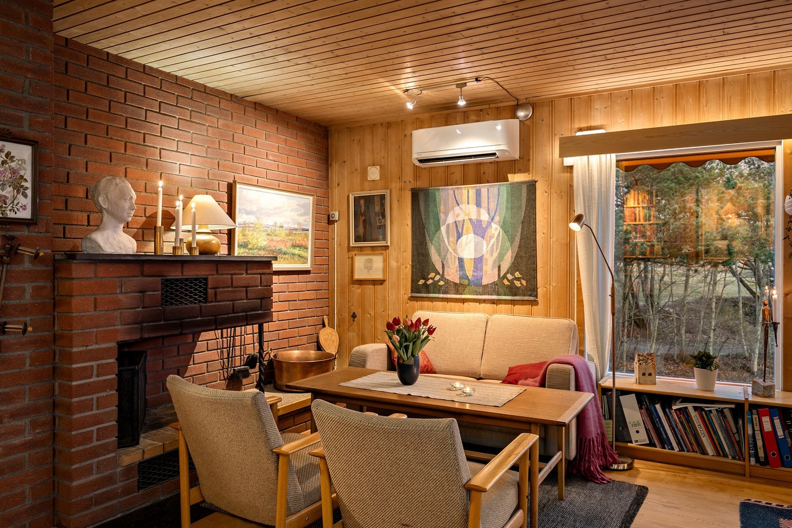 Lun stue med pesi Galleribilde