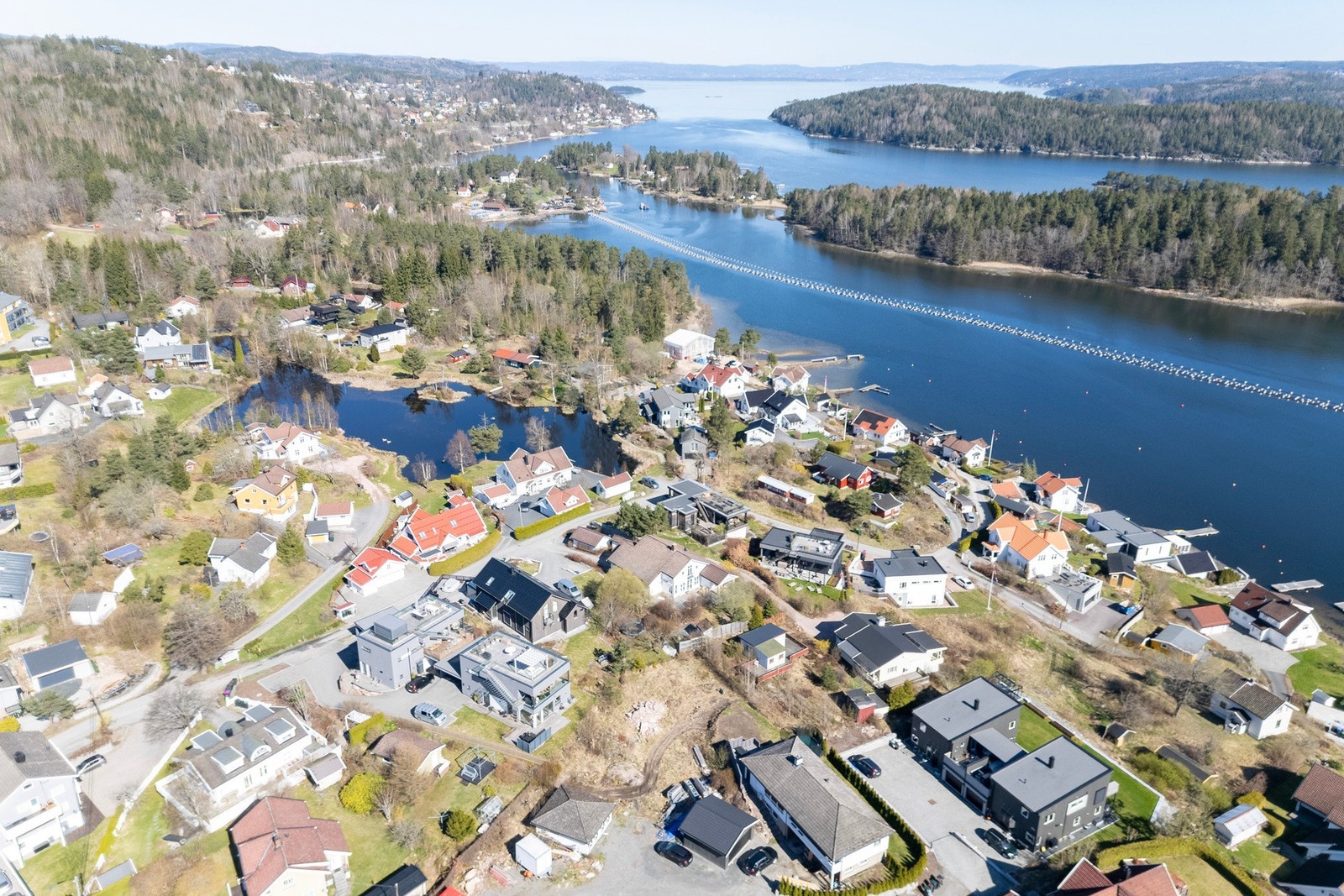 Super beliggenhet, tomten sett fra sør mot nord Galleribilde